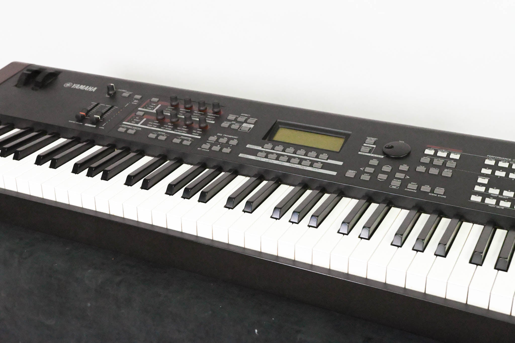 Yamaha MOXF8 88-Key Synthesizer Workstation (NO POWER SUPPLY)