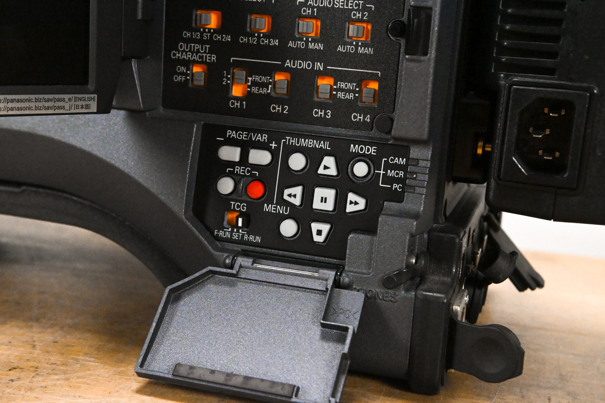 Panasonic AG-HPX500P 2/3" Shoulder-Mounted P2HD Camcorder