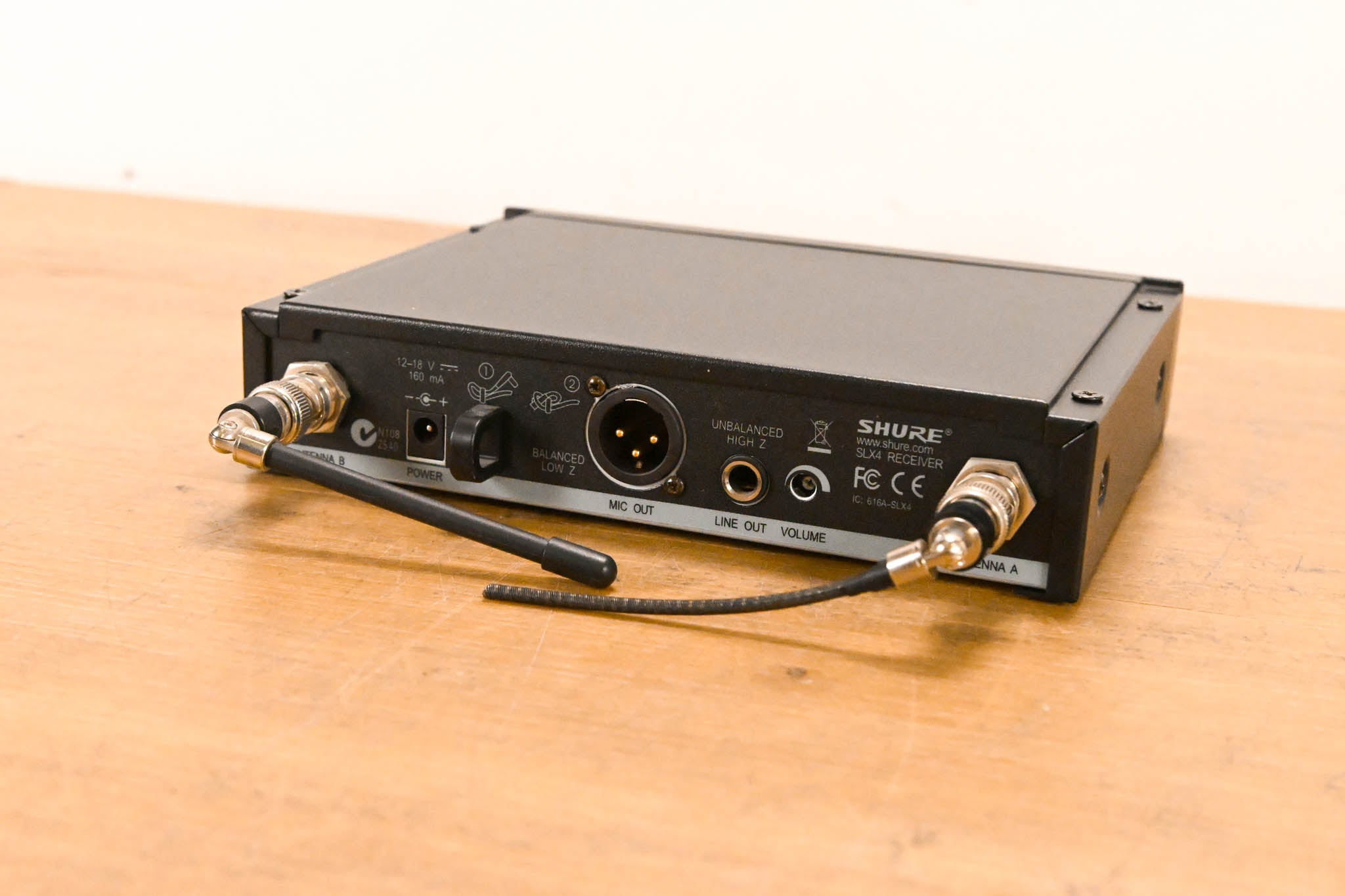 Shure SLX4 Wireless Receiver - H5 Band: 518-542 MHz (NO POWER SUPPLY)