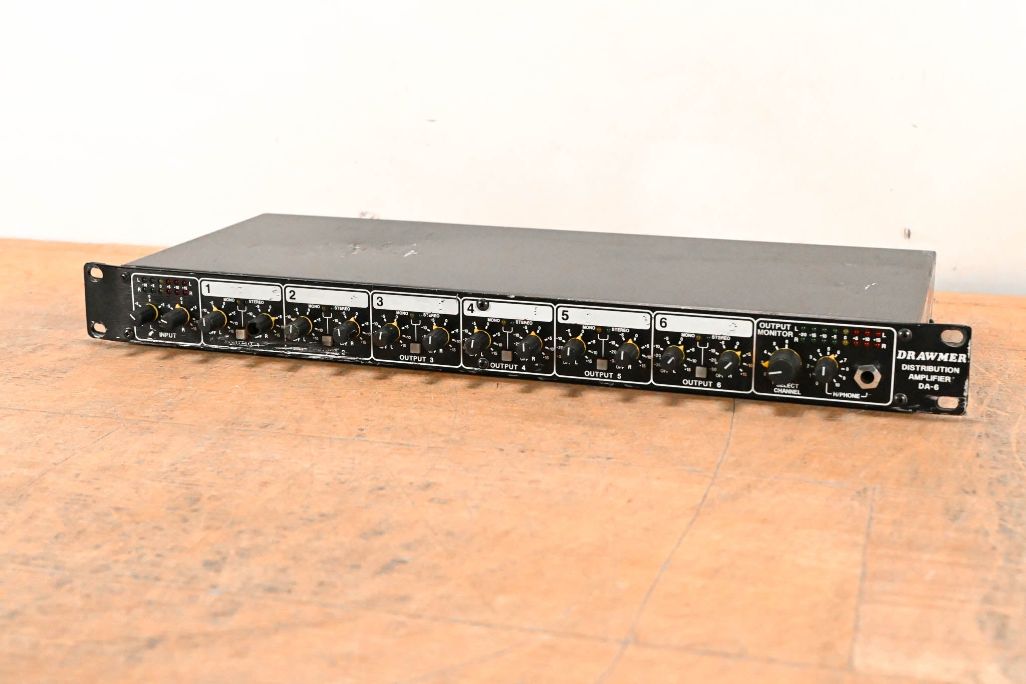 Drawmer DA-6 Stereo In, 6x Stereo Out Balanced Distribution Amplifier