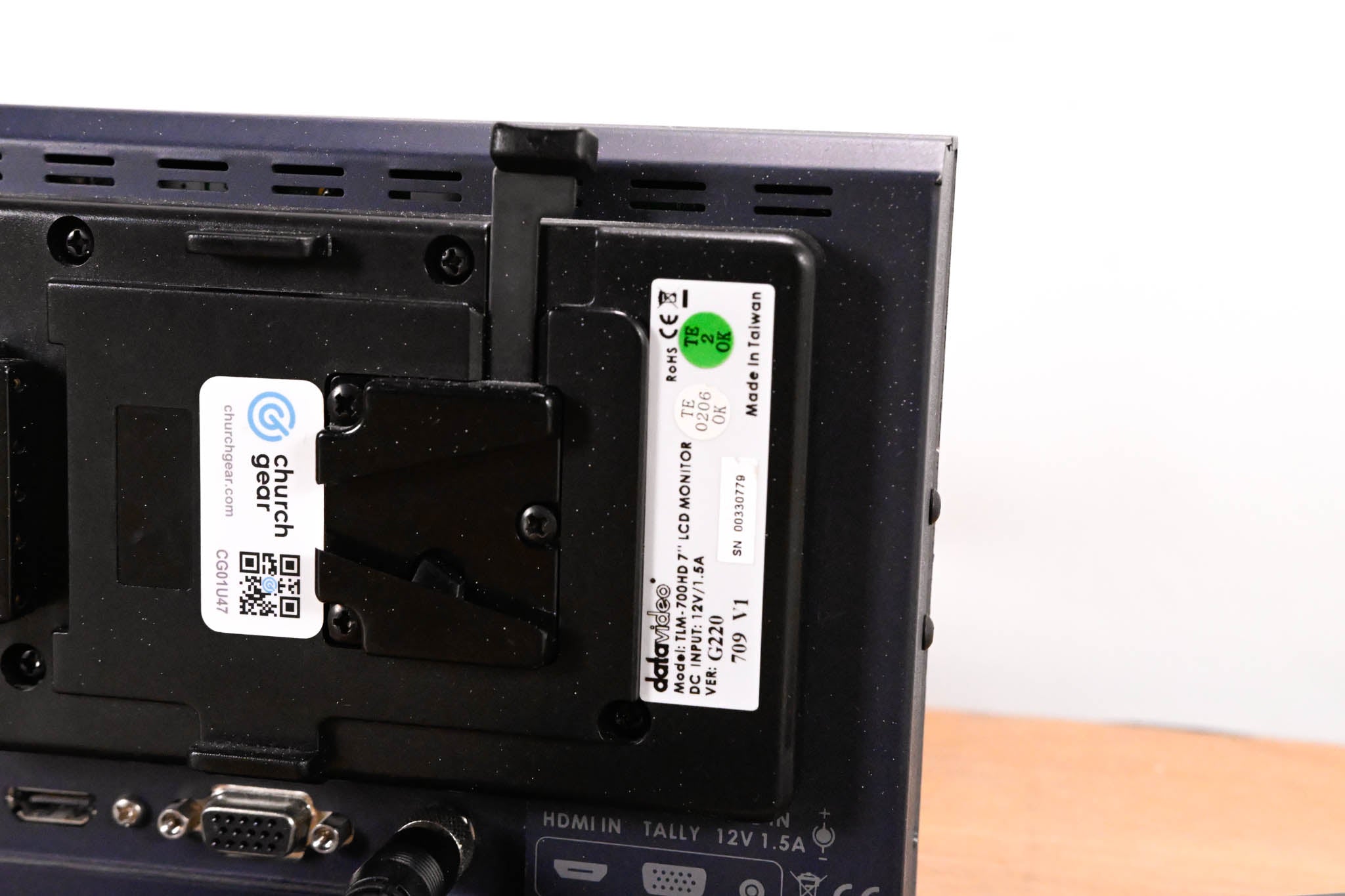 Datavideo TLM-700HD 7" HD/SD TFT LCD Monitor w/ V-Mount Battery Adapter
