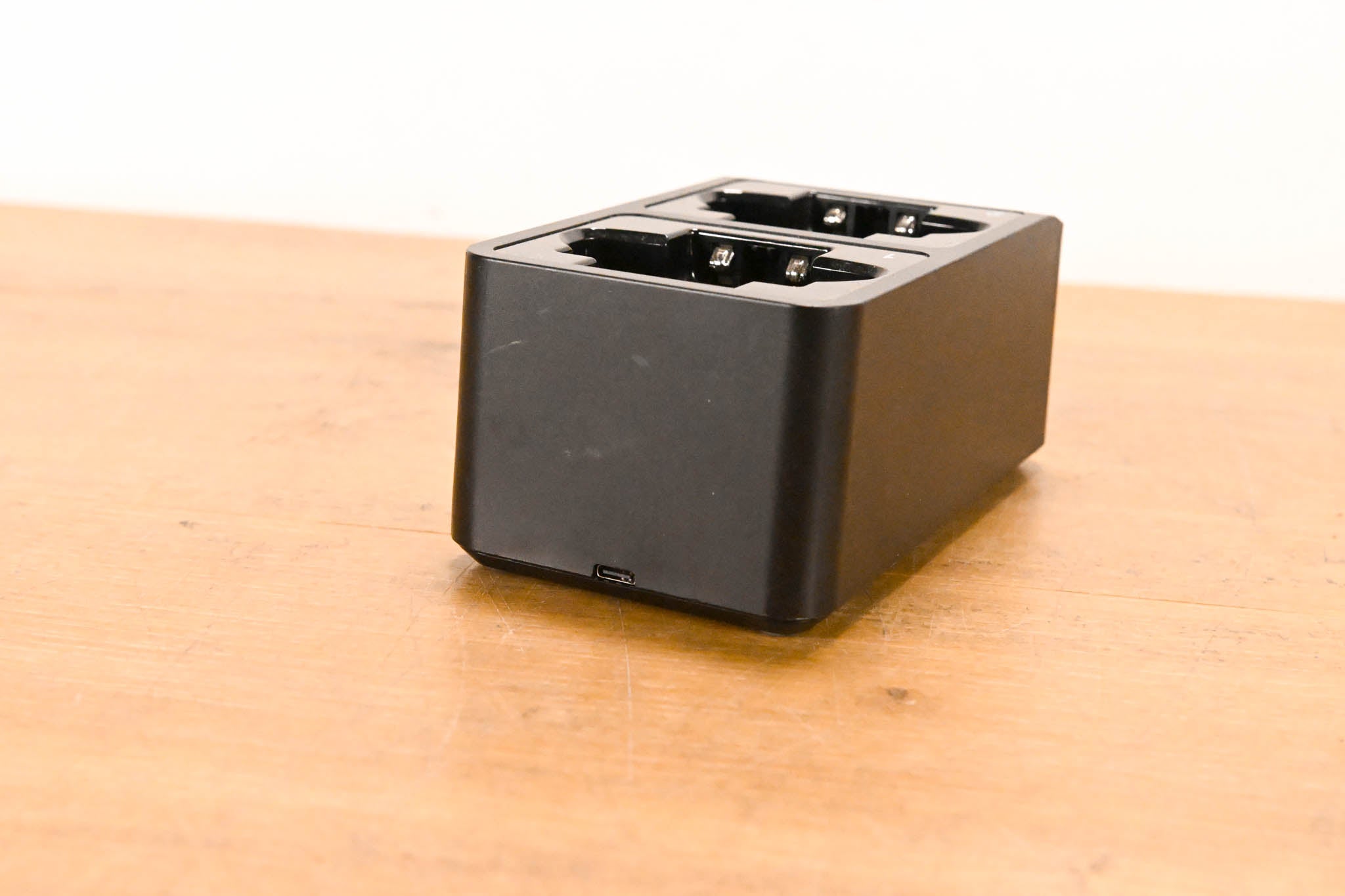 Shure SBC203 Dual-Docking Recharging Station (NO POWER SUPPLY)