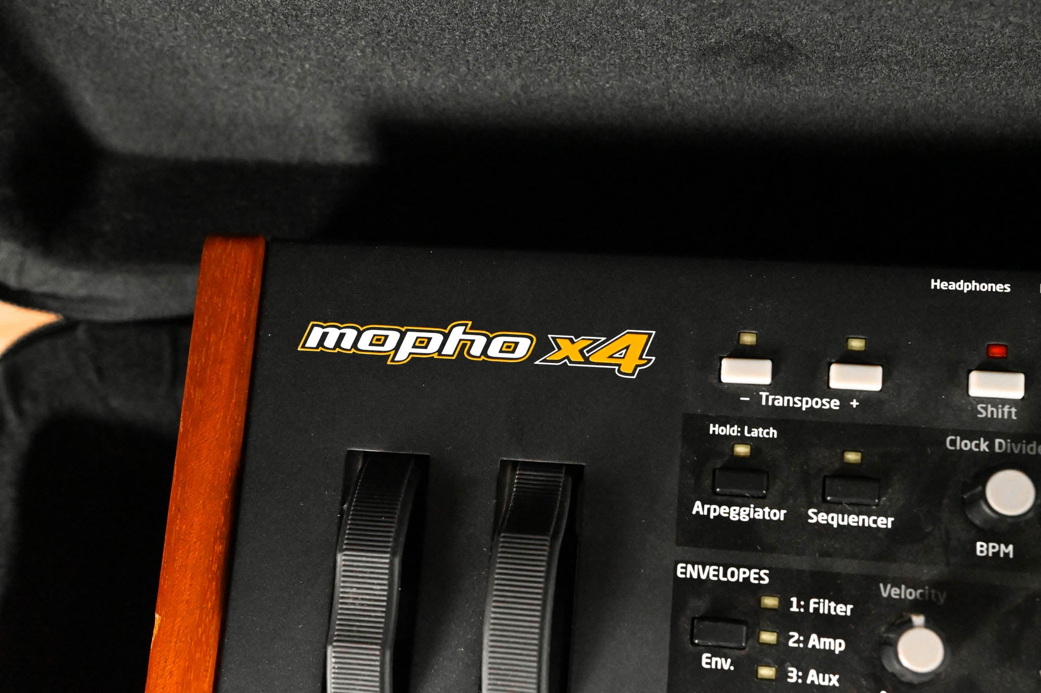 Dave Smith Instruments Mopho X4 44-Key Polyphonic Synthesizer