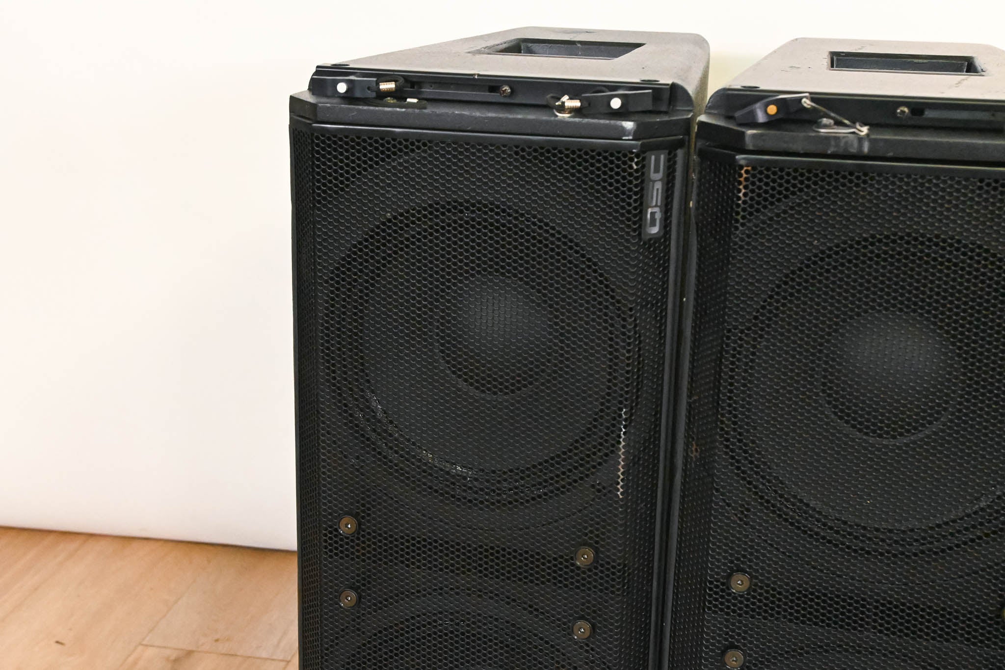 QSC WideLine-10 Dual 10-Inch Wide Line Array Speaker (PAIR)
