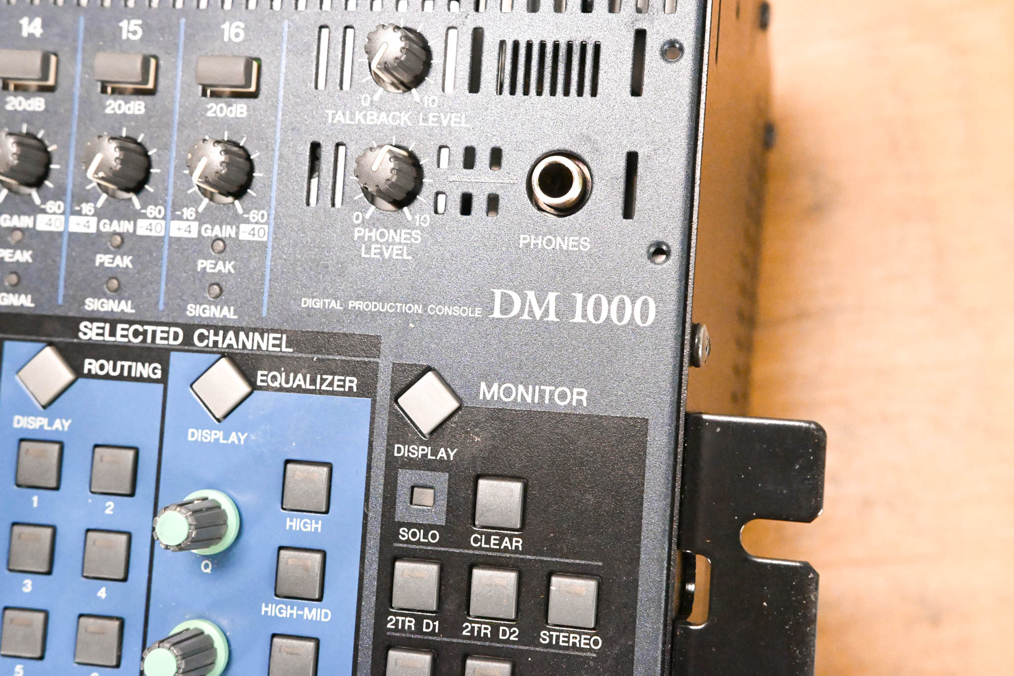 Yamaha DM1000 48-Channel Digital Audio Mixing Console