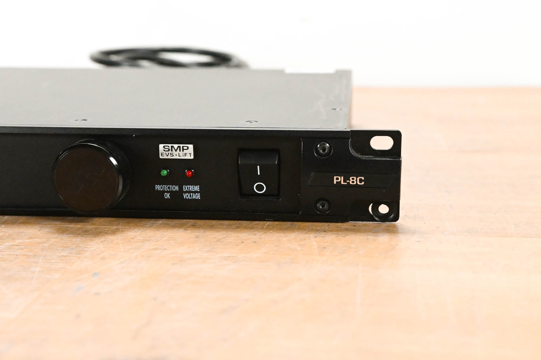 Furman PL-8C 15A Classic Series Power Conditioner with Lights
