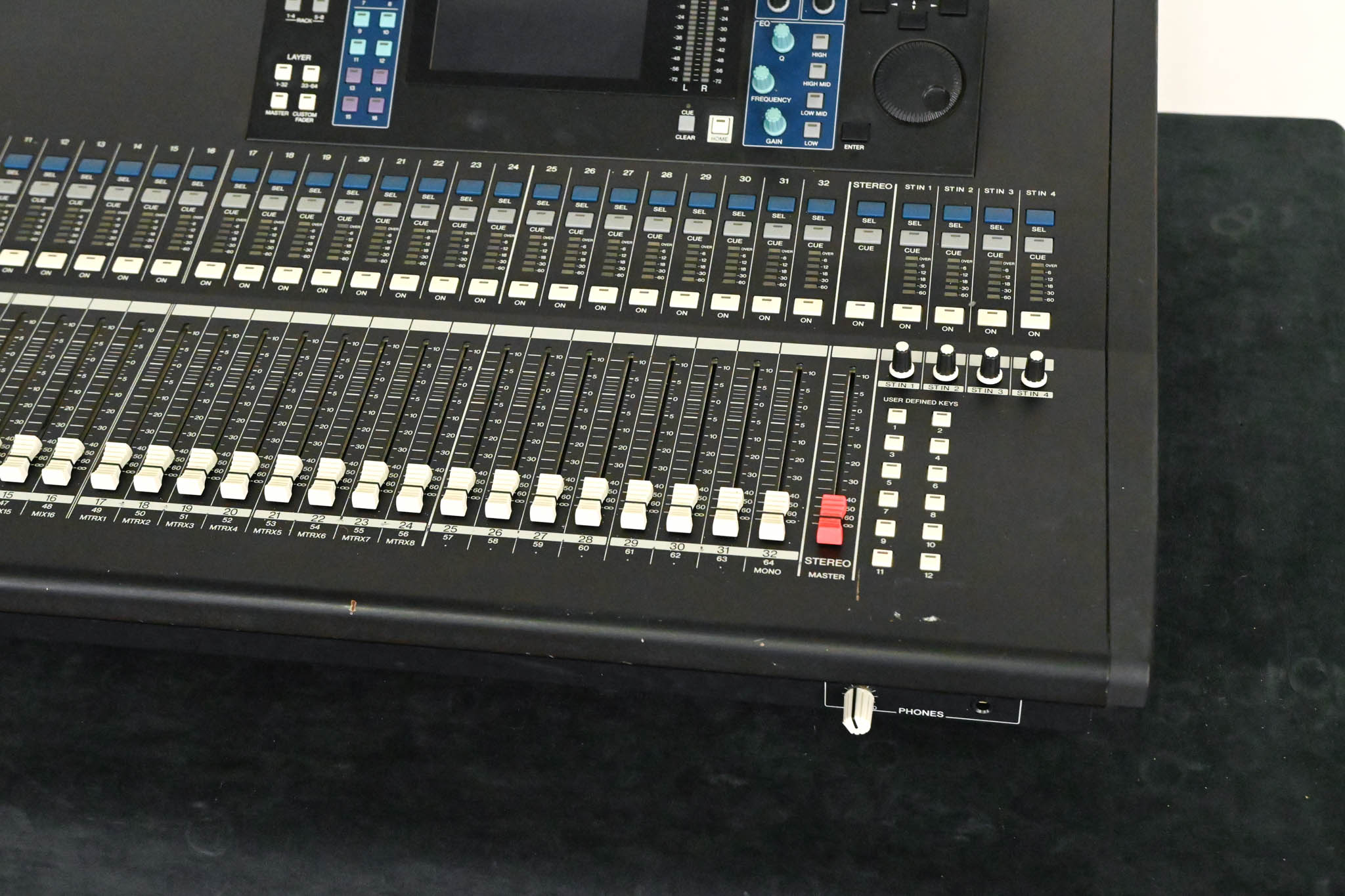 Yamaha LS9-32 32-Input Digital Mixing Console
