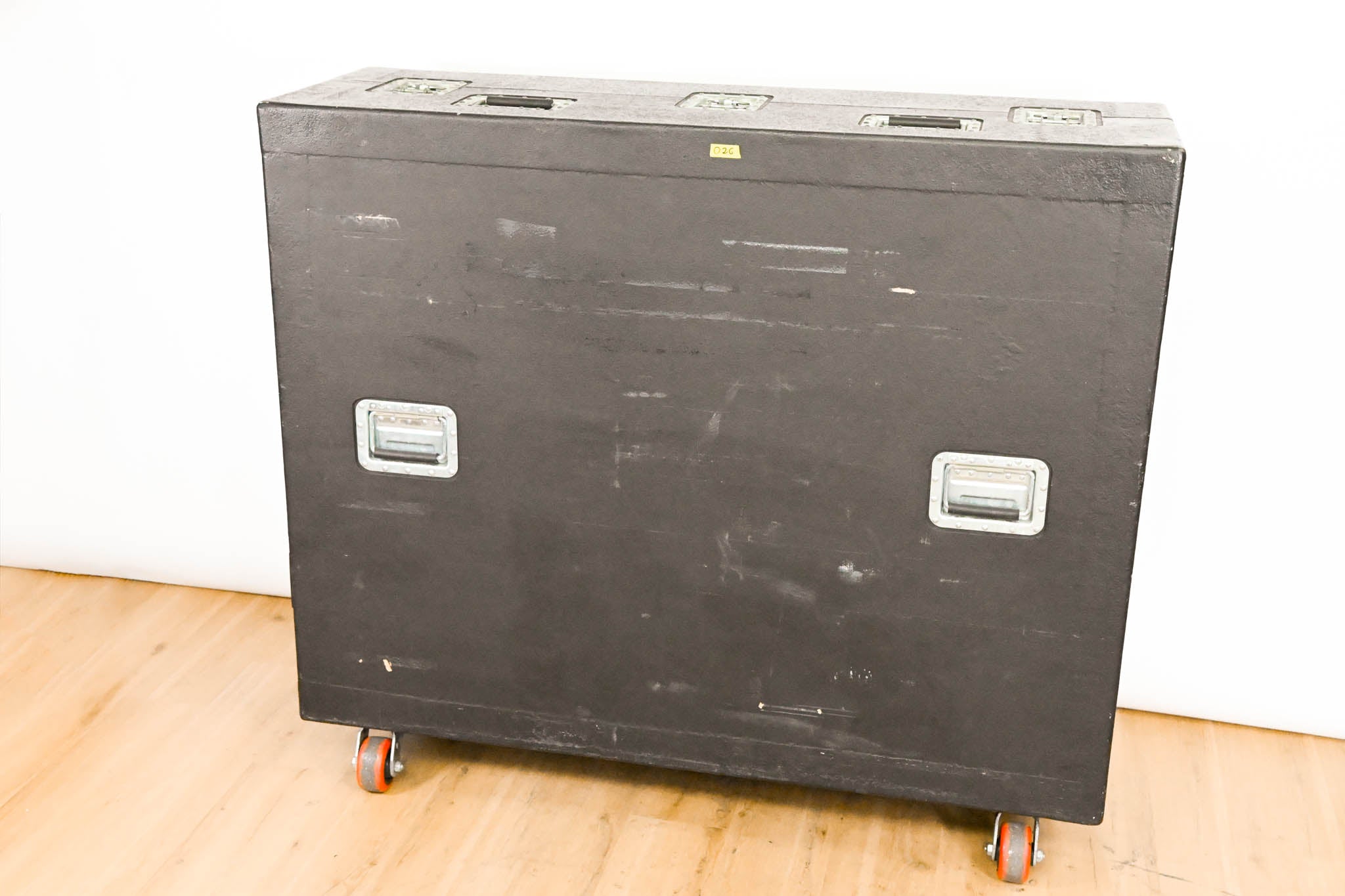 Yamaha M7CL-48 48-Channel Digital Audio Mixing Console with Road Case