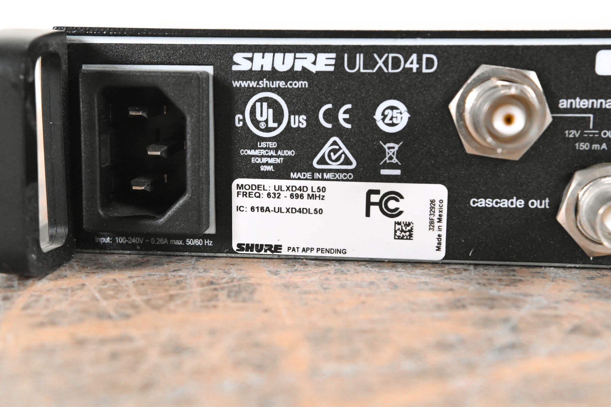 Shure ULXD4D Dual-Channel Digital Wireless Receiver L50 Band: 632-696MHz