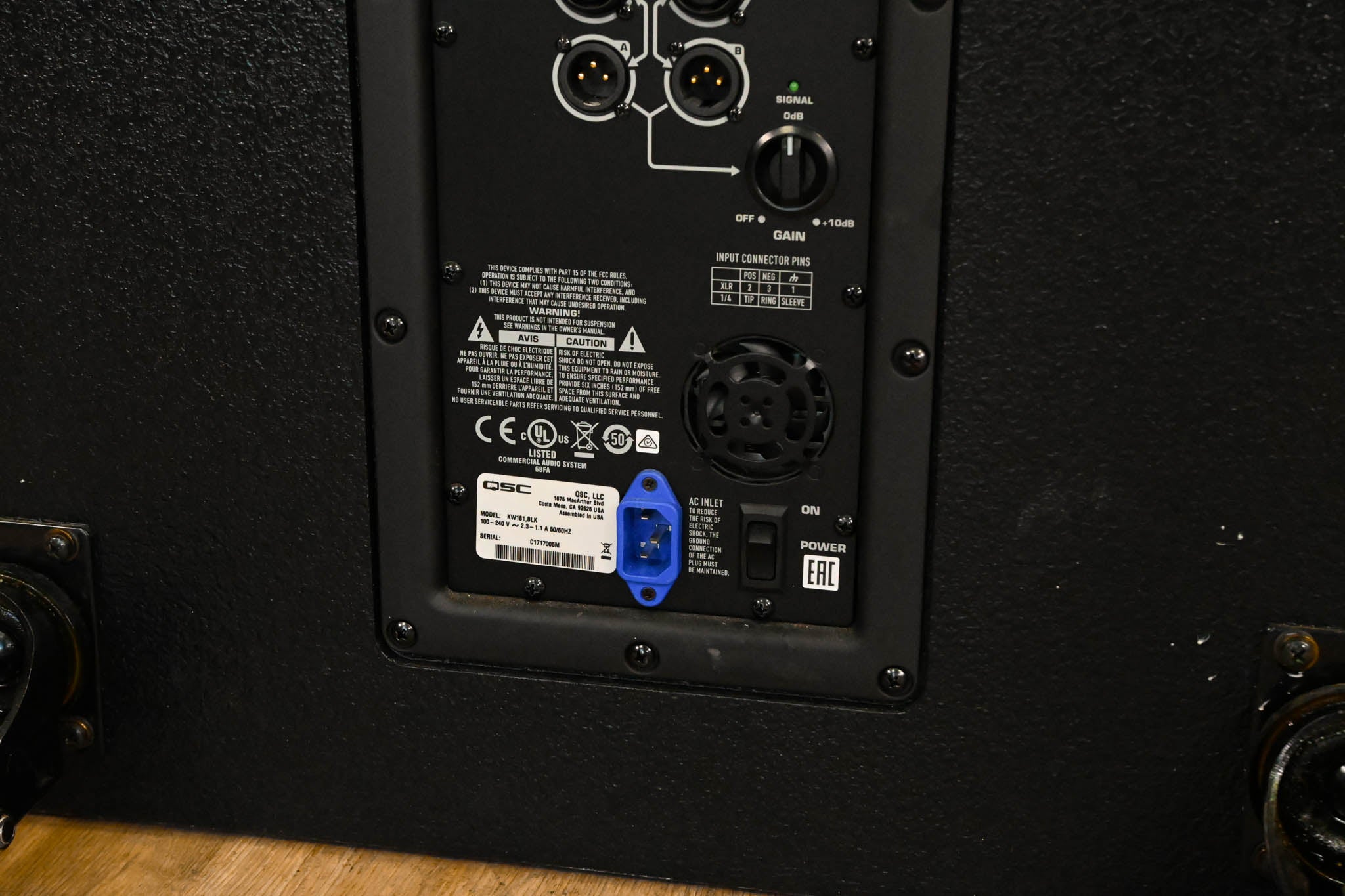 QSC KW181 1000W 18" Powered Subwoofer