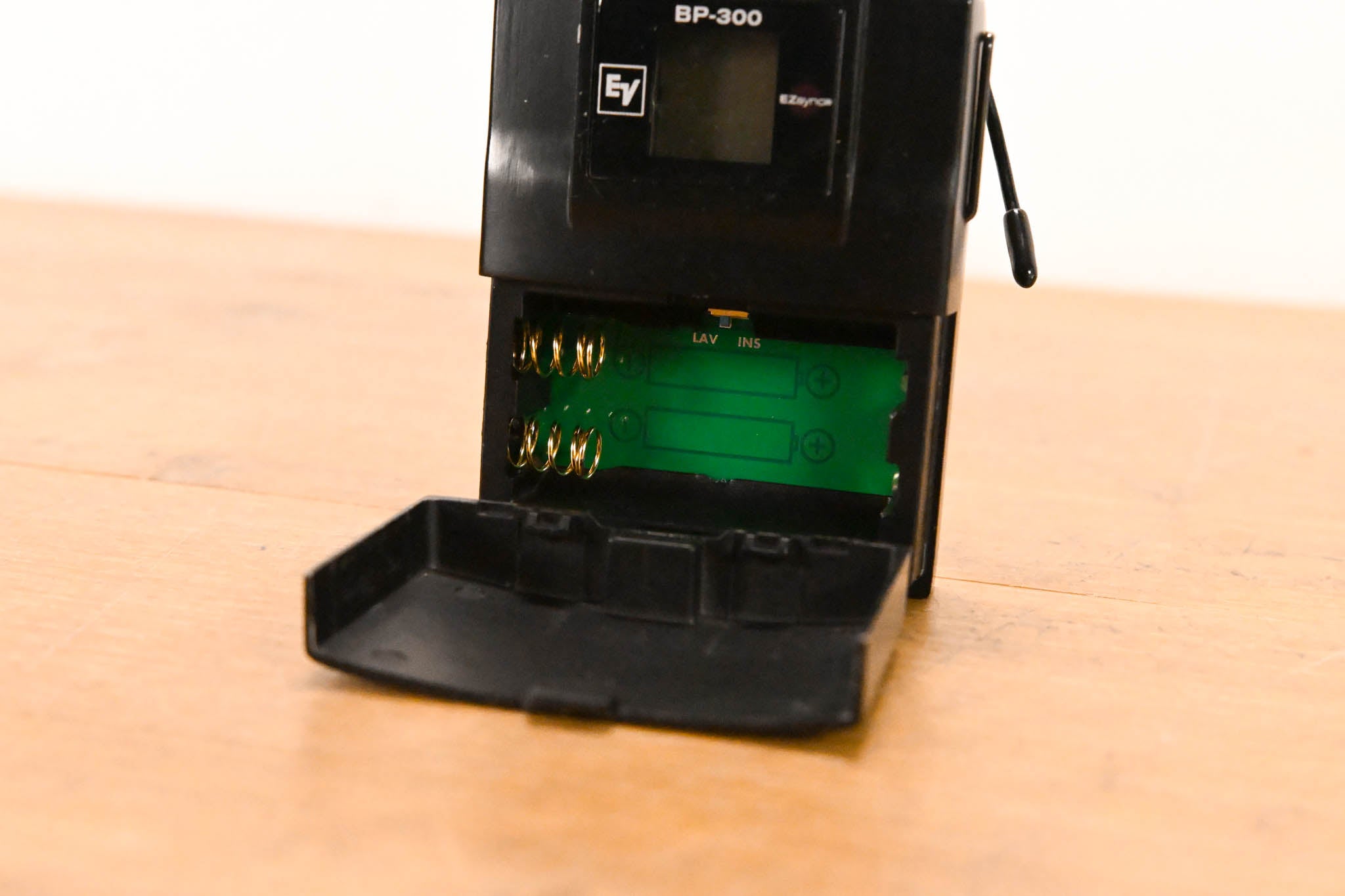 Electro-Voice (EV) R-300 Receiver w/ BP-300 Bodypack - Band C (NO PSU)