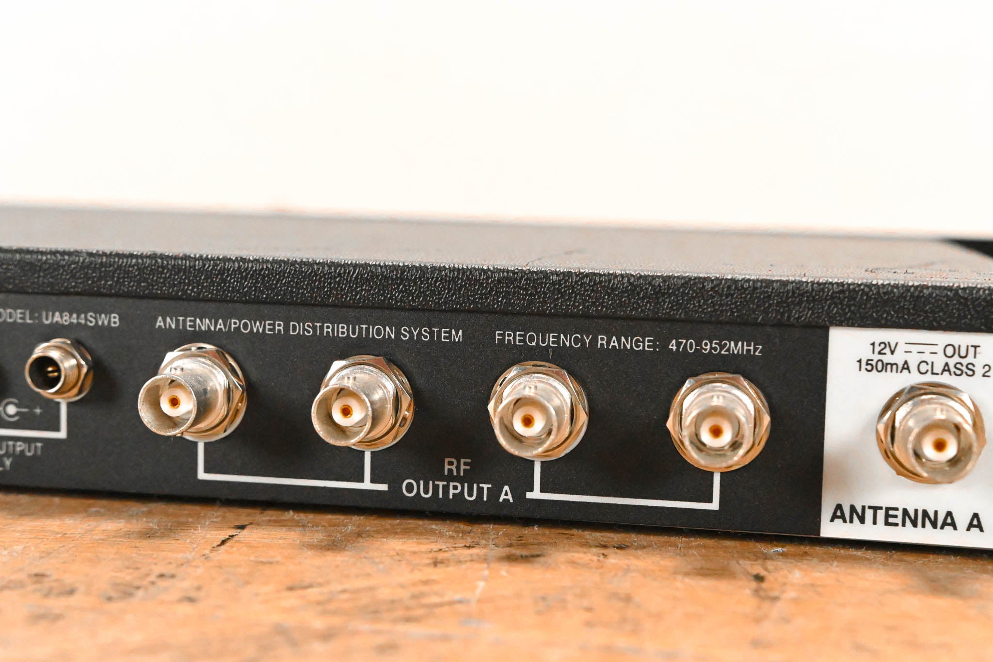 Shure UA844SWB Antenna Distribution System - 470-952 MHz NO POWER SUPPLY