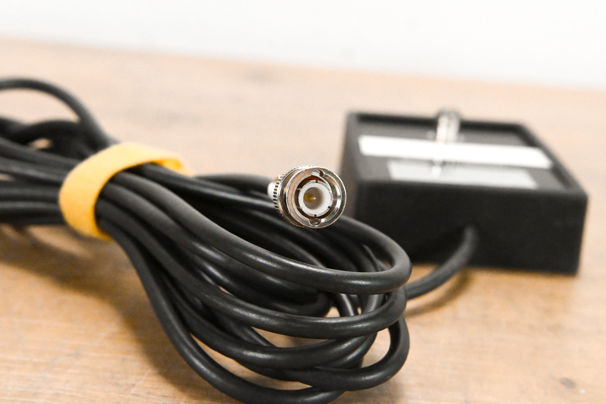 Radiall / Larsen BNC-BNC Magnet Mount
