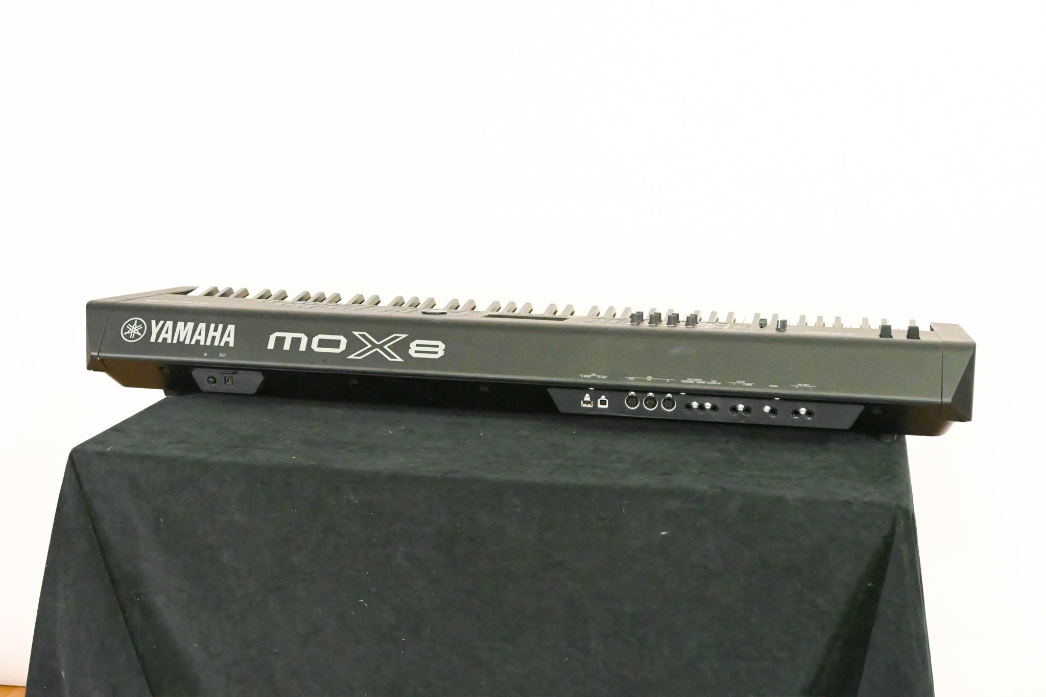 Yamaha MOX8 88-Key Synthesizer Workstation (NO POWER SUPPLY)