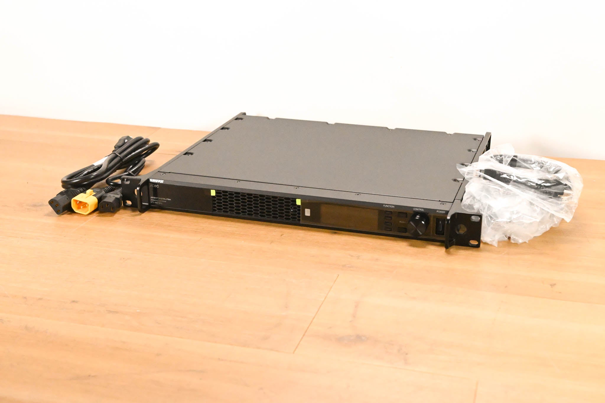 Shure AD8CUS Axient Digital PSM 8-Port Antenna Combiner - 470-960MHz