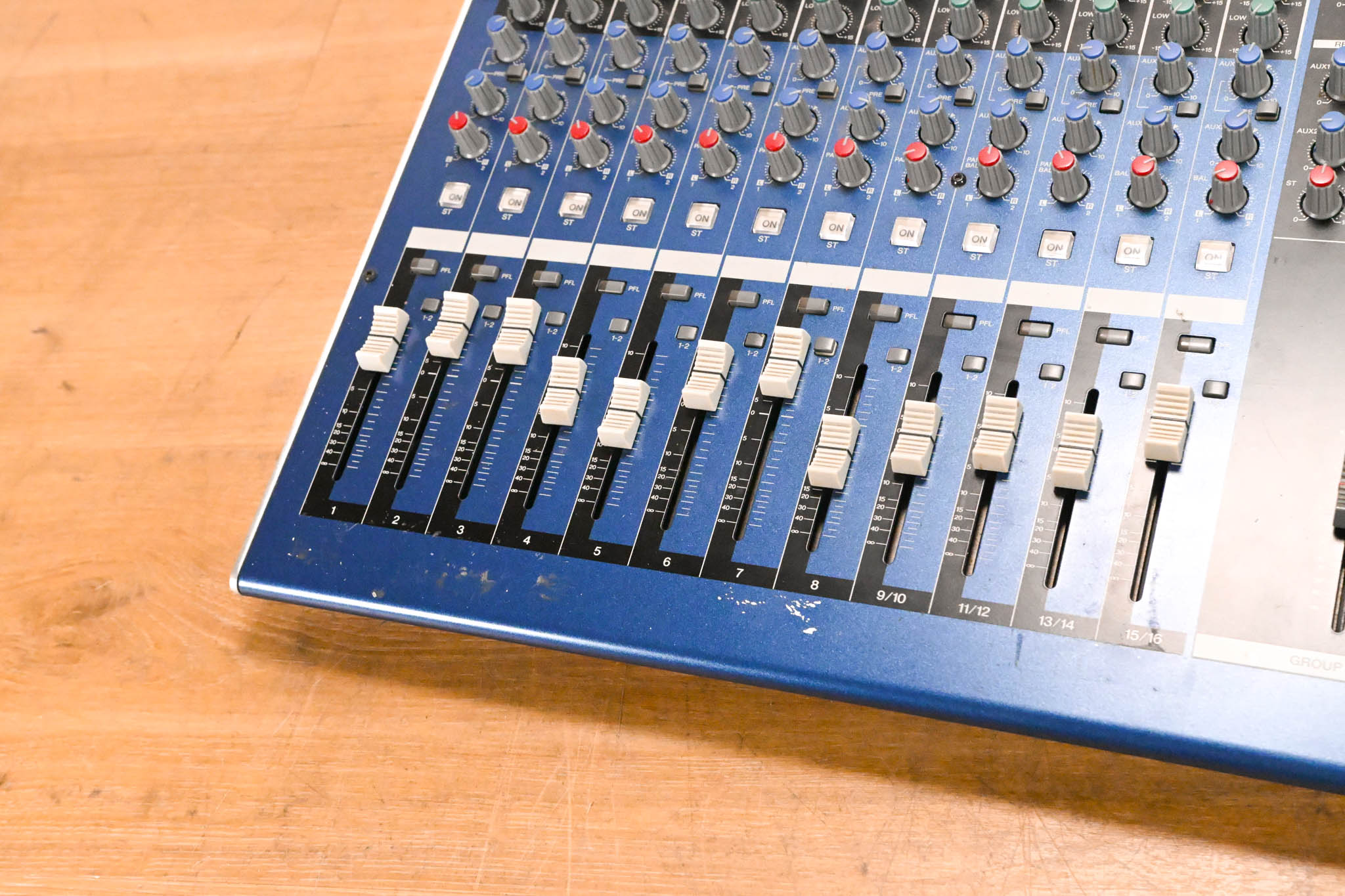Yamaha MG16/4 16-Channel 4-Bus Analog Mixing Console (NO POWER SUPPLY)