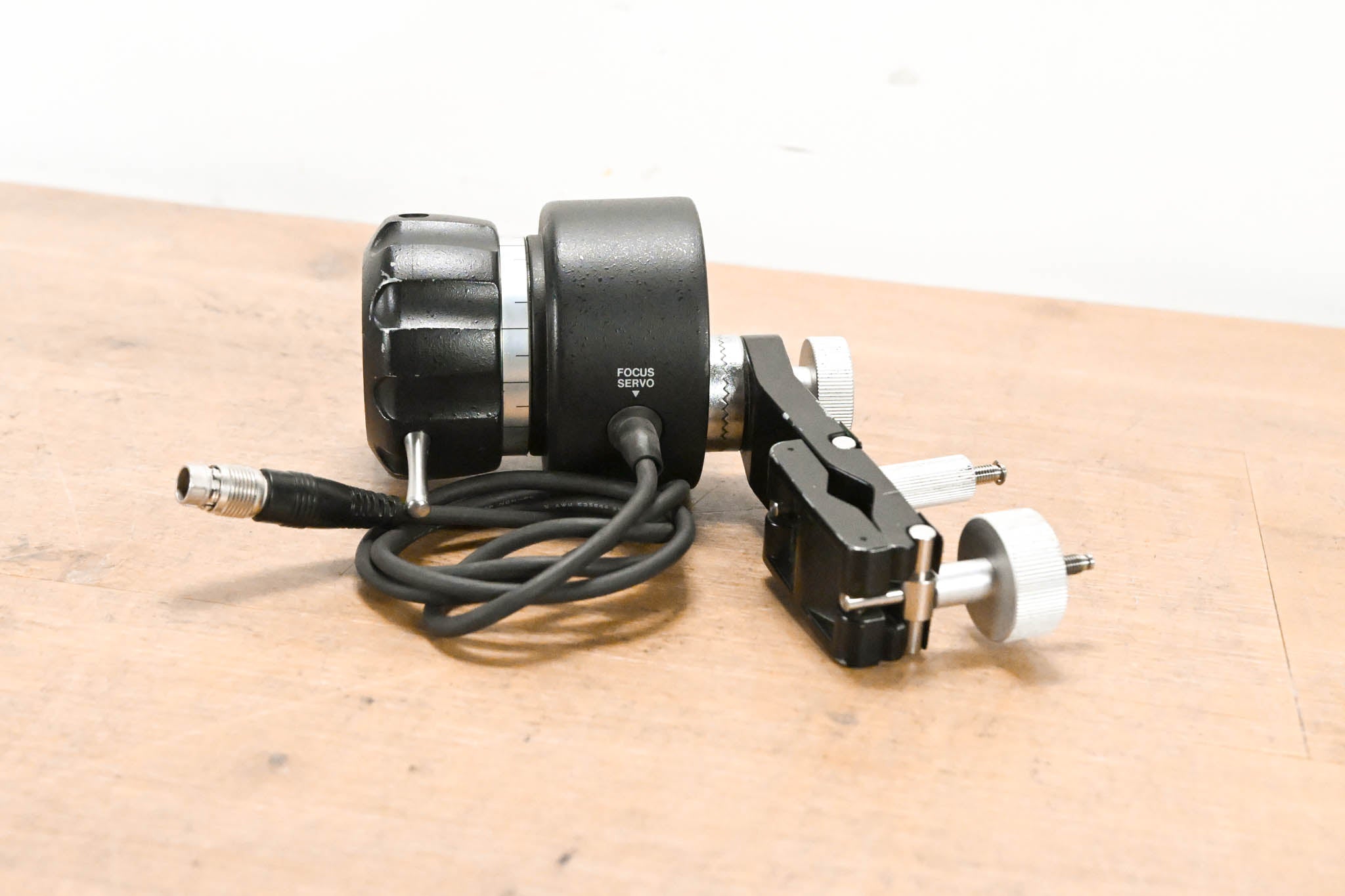 Canon FPD-400D Digital Focus Servo Demand with CR-10 Mount Clamp