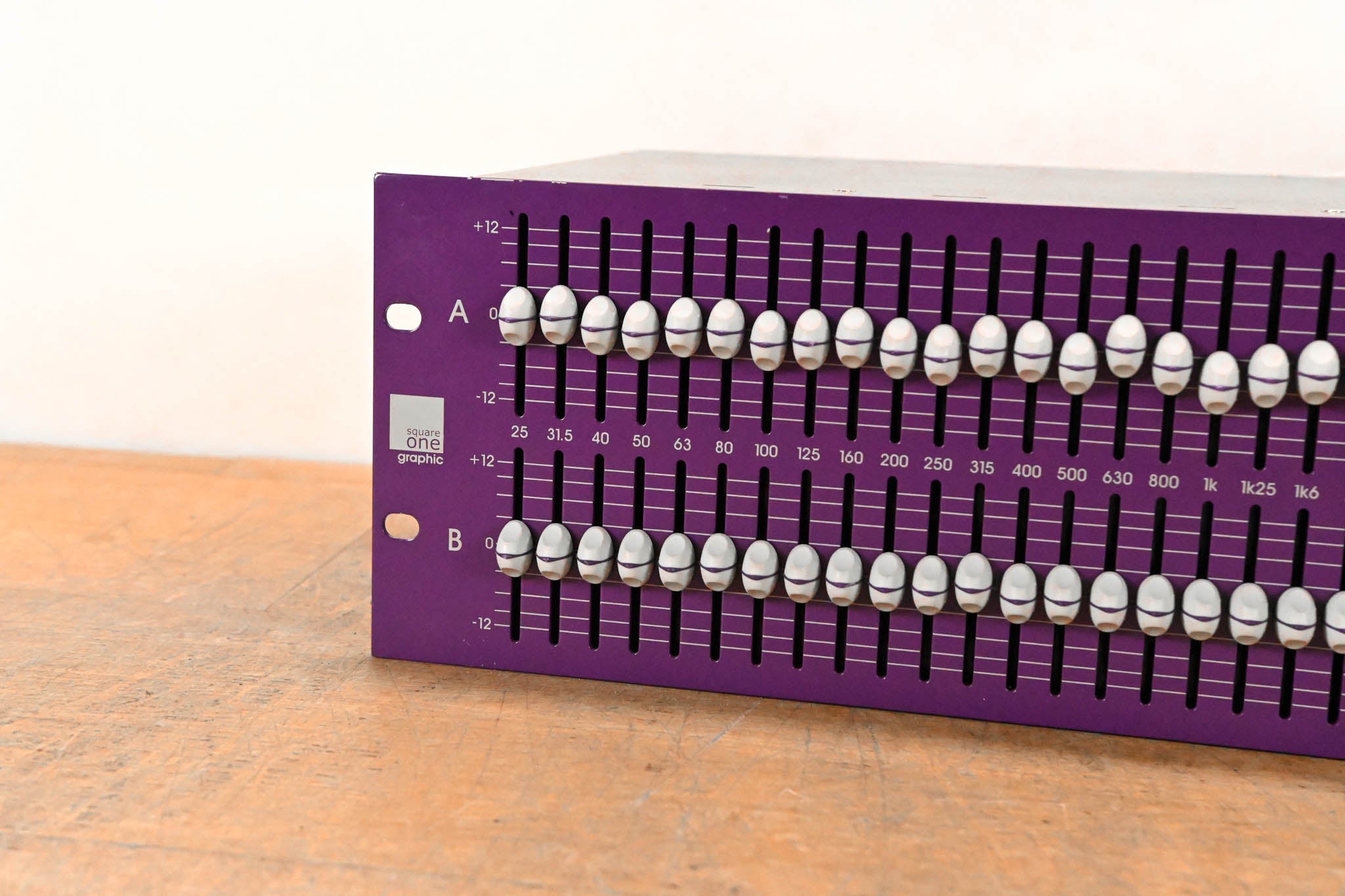 Klark Teknik SQ1G Square ONE Graphic 2-Channel 30-Band Graphic Equalizer