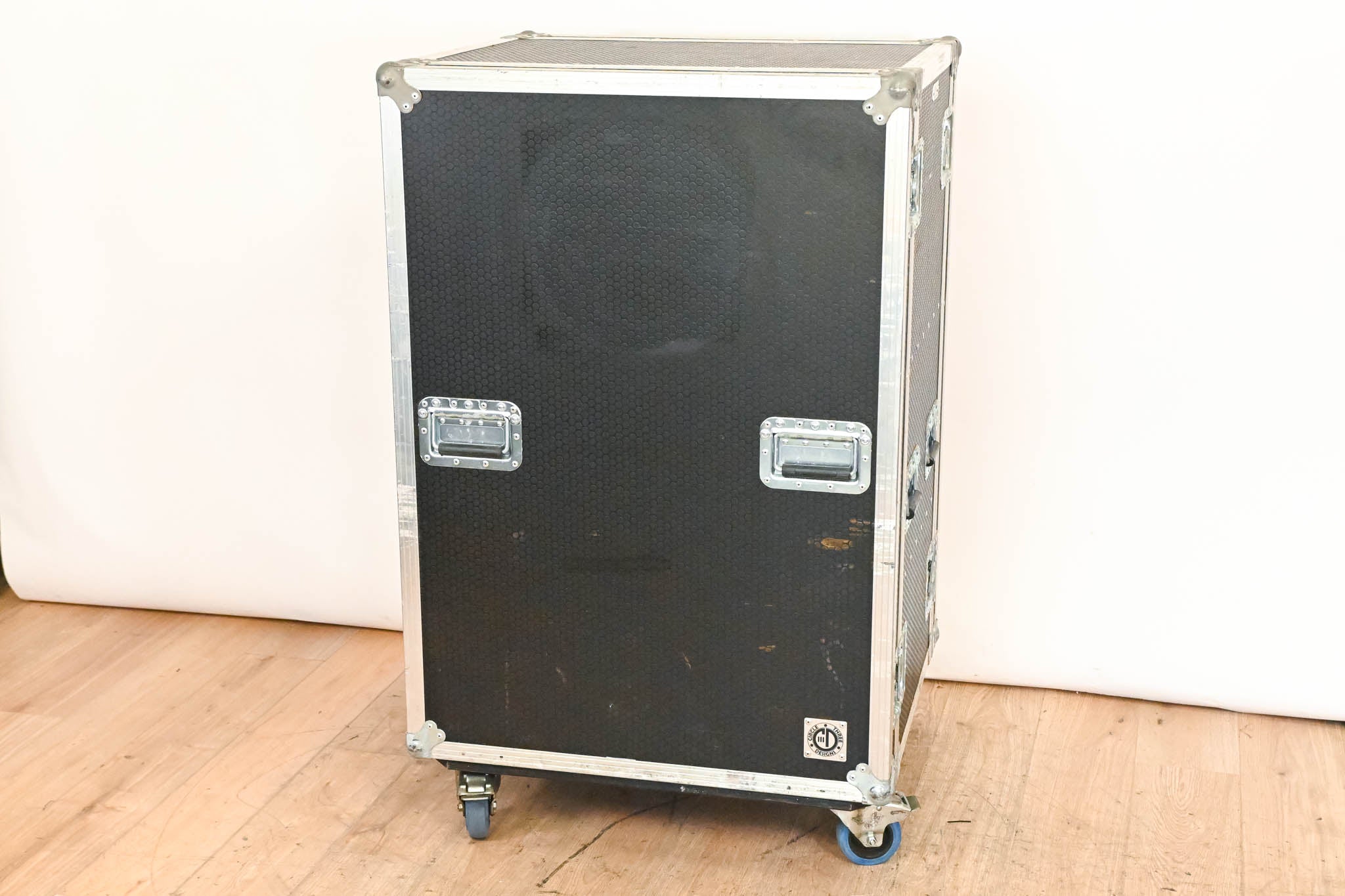 Circle Three Designs Custom Road Case 6RU, with 10" space and 9" space