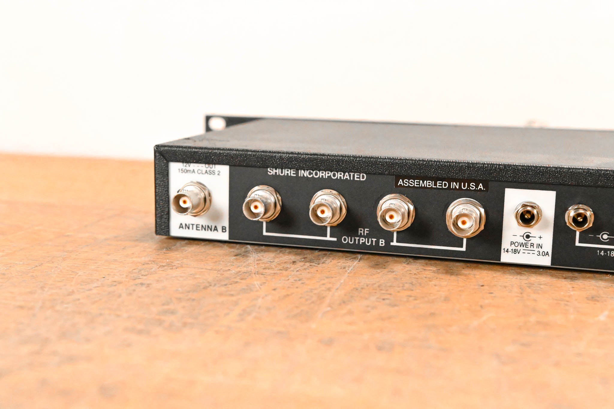 Shure UA844SWB Antenna Distribution System - 470-952 MHz NO POWER SUPPLY