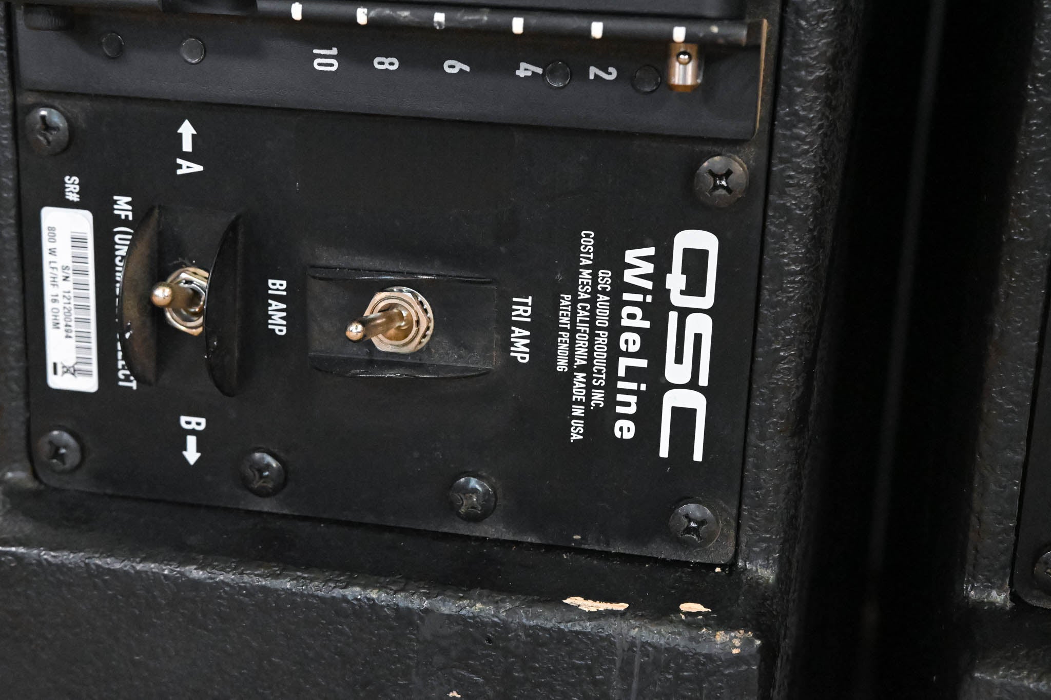 QSC WideLine-10 Dual 10-Inch Wide Line Array Speaker (PAIR)