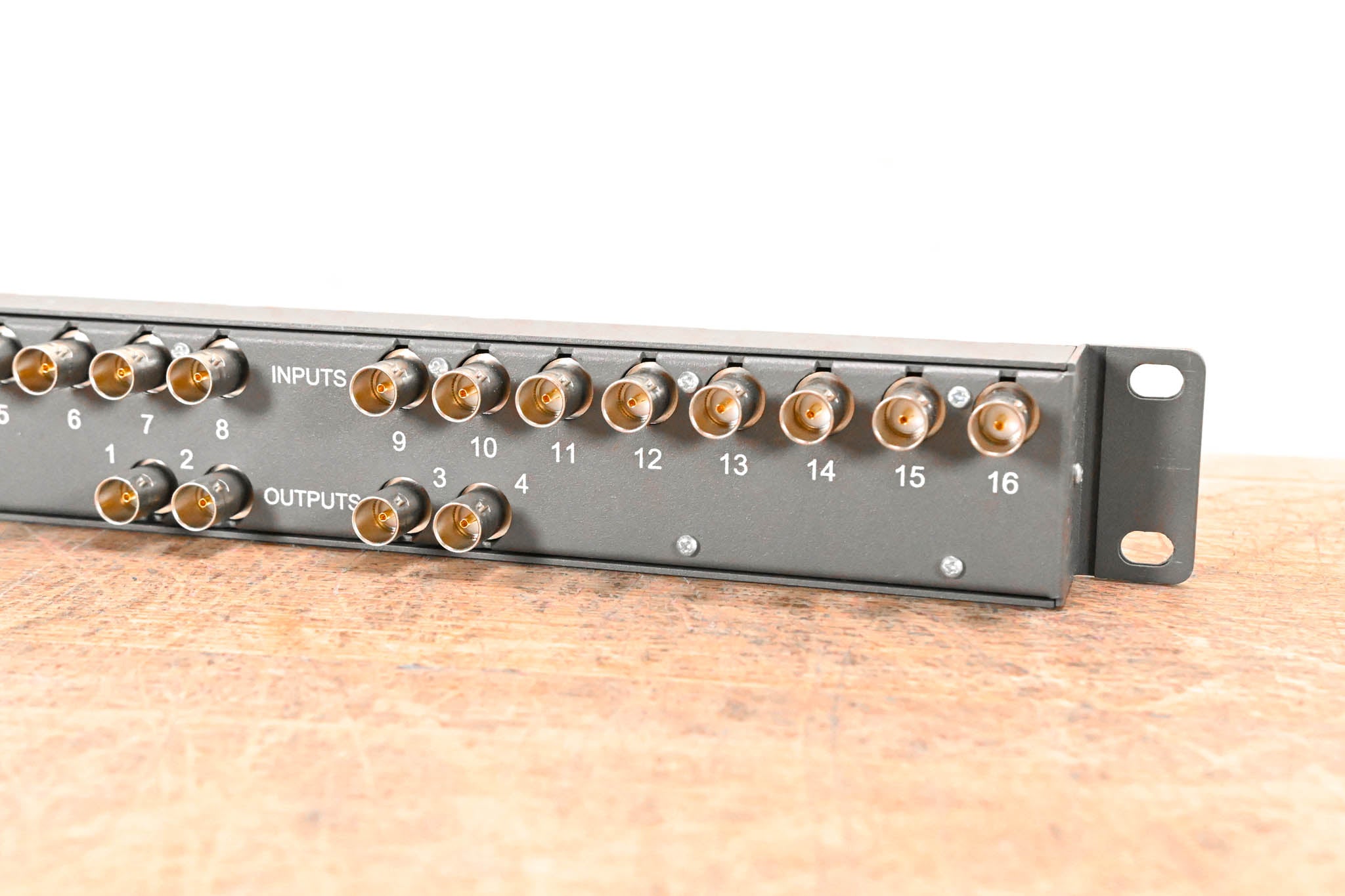 AJA KUMO 1604 16x4 Compact 3G-SDI Router (NO POWER SUPPLY)