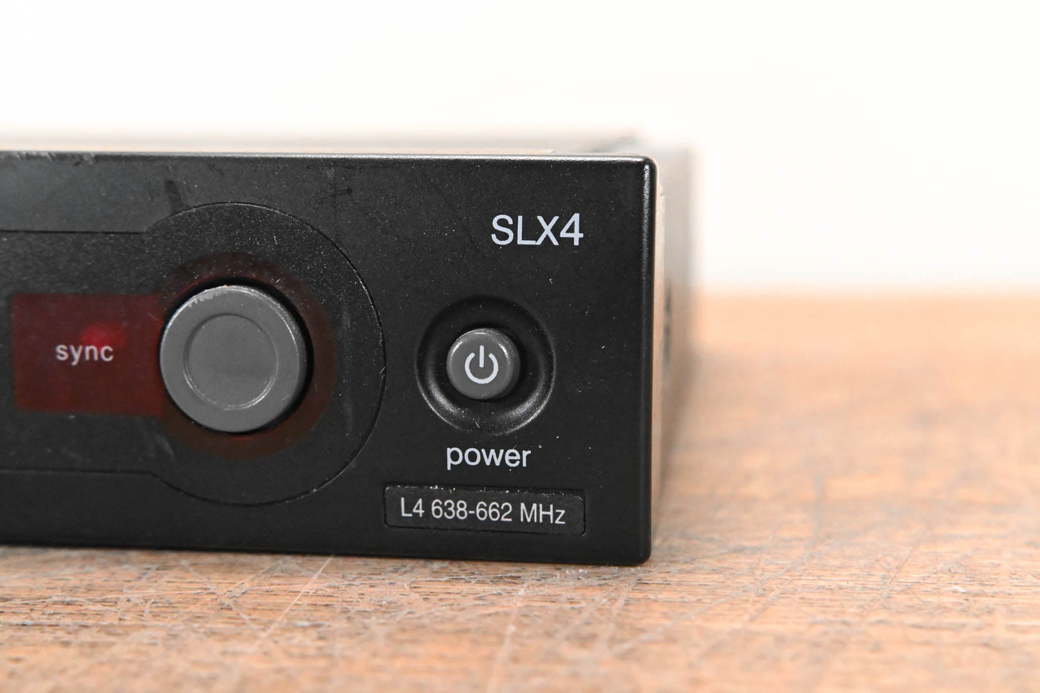 Shure SLX4 Wireless Receiver - L4 Band: 638-662 MHz (NO POWER SUPPLY)