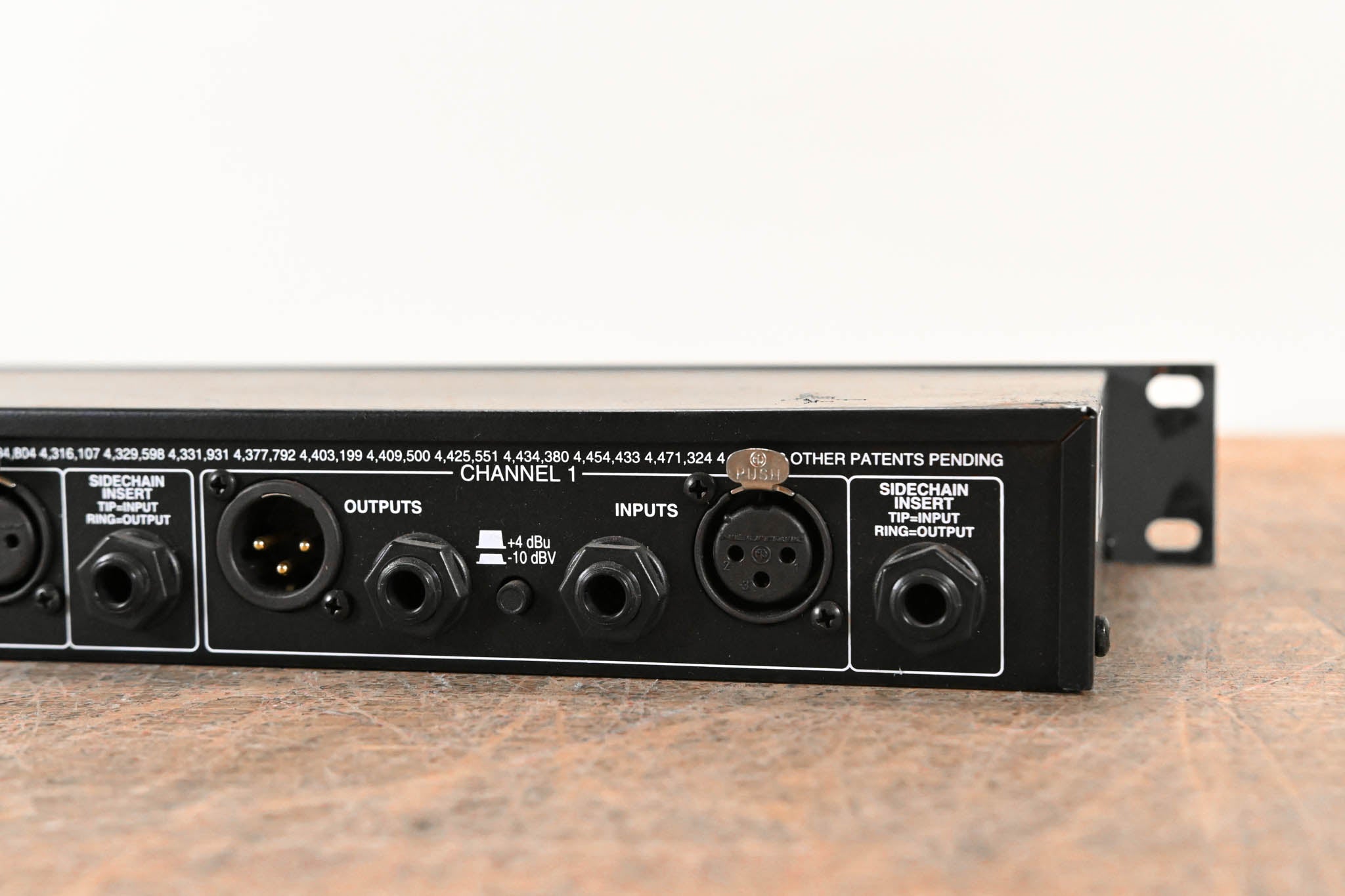 dbx 166XL 2-Channel Compressor/Limiter/Gate