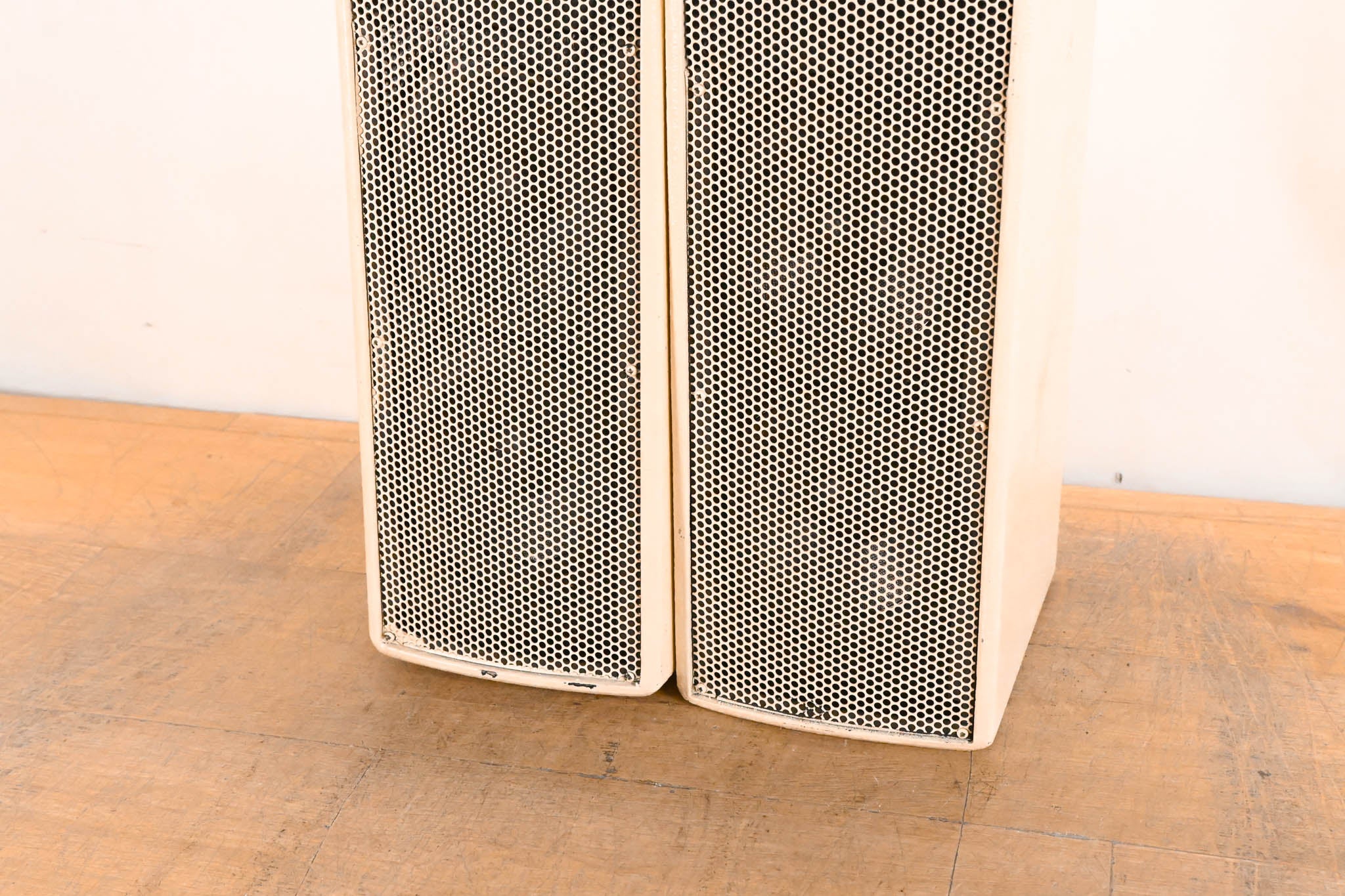 EAW UB52 Two-Way Full-Range Loudspeaker - White (PAIR)