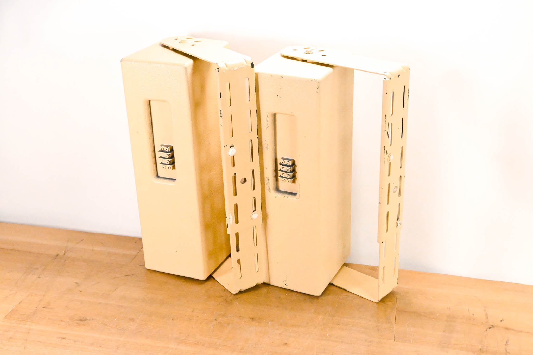 EAW UB52 Two-Way Full-Range Loudspeaker (PAIR)
