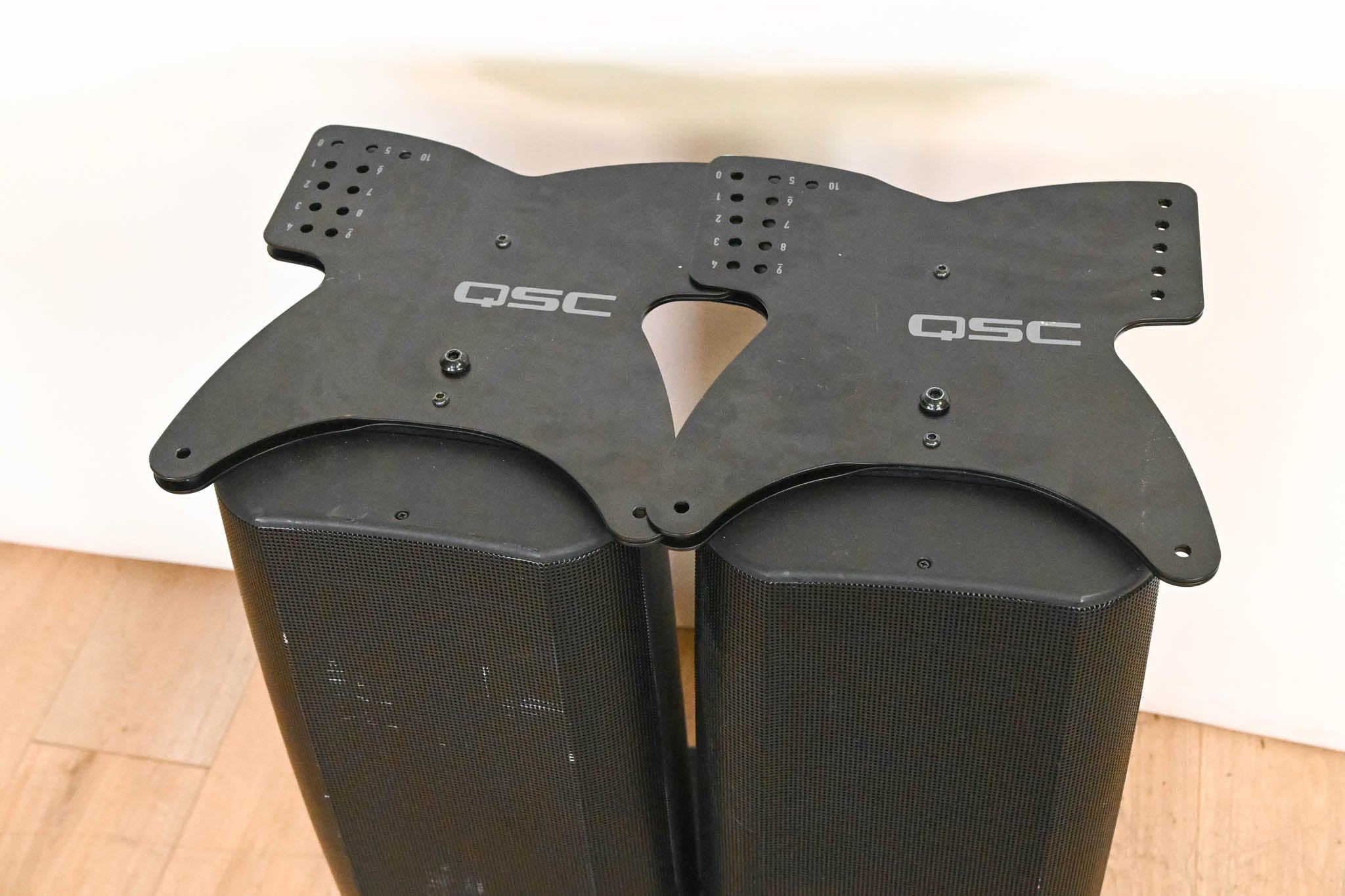QSC WL2082-i Installation Line Array Loudspeaker (PAIR)