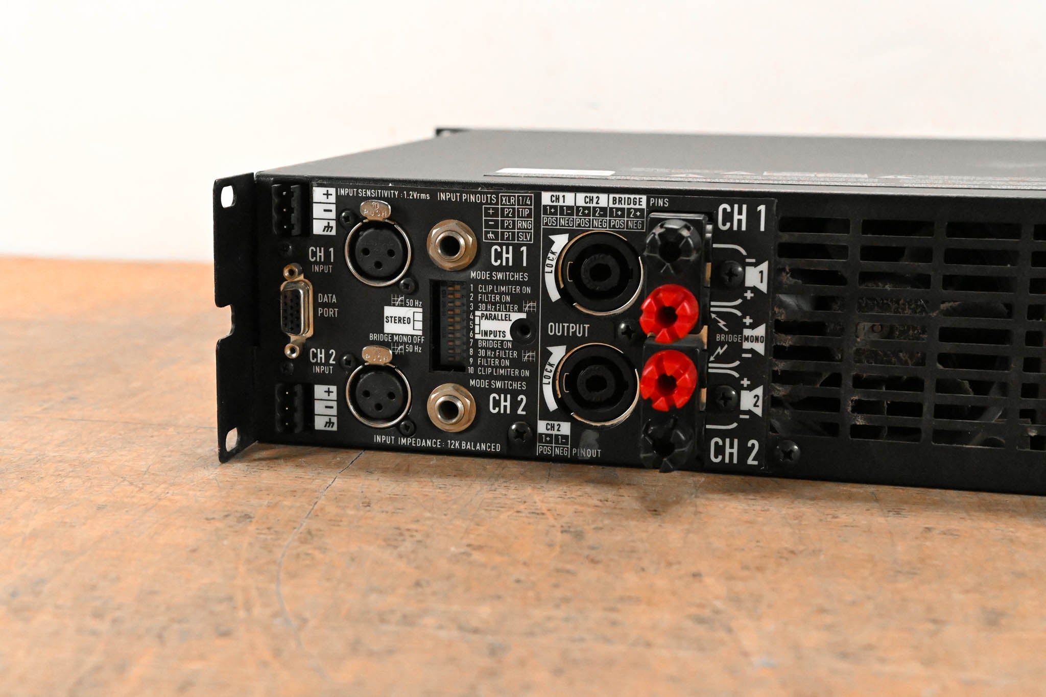 QSC PL230 PowerLight 2 Series 2-Channel 1500W Power Amplifier