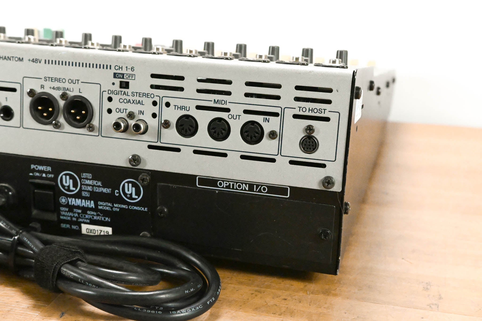Yamaha 01V 16-Channel Digital Audio Console