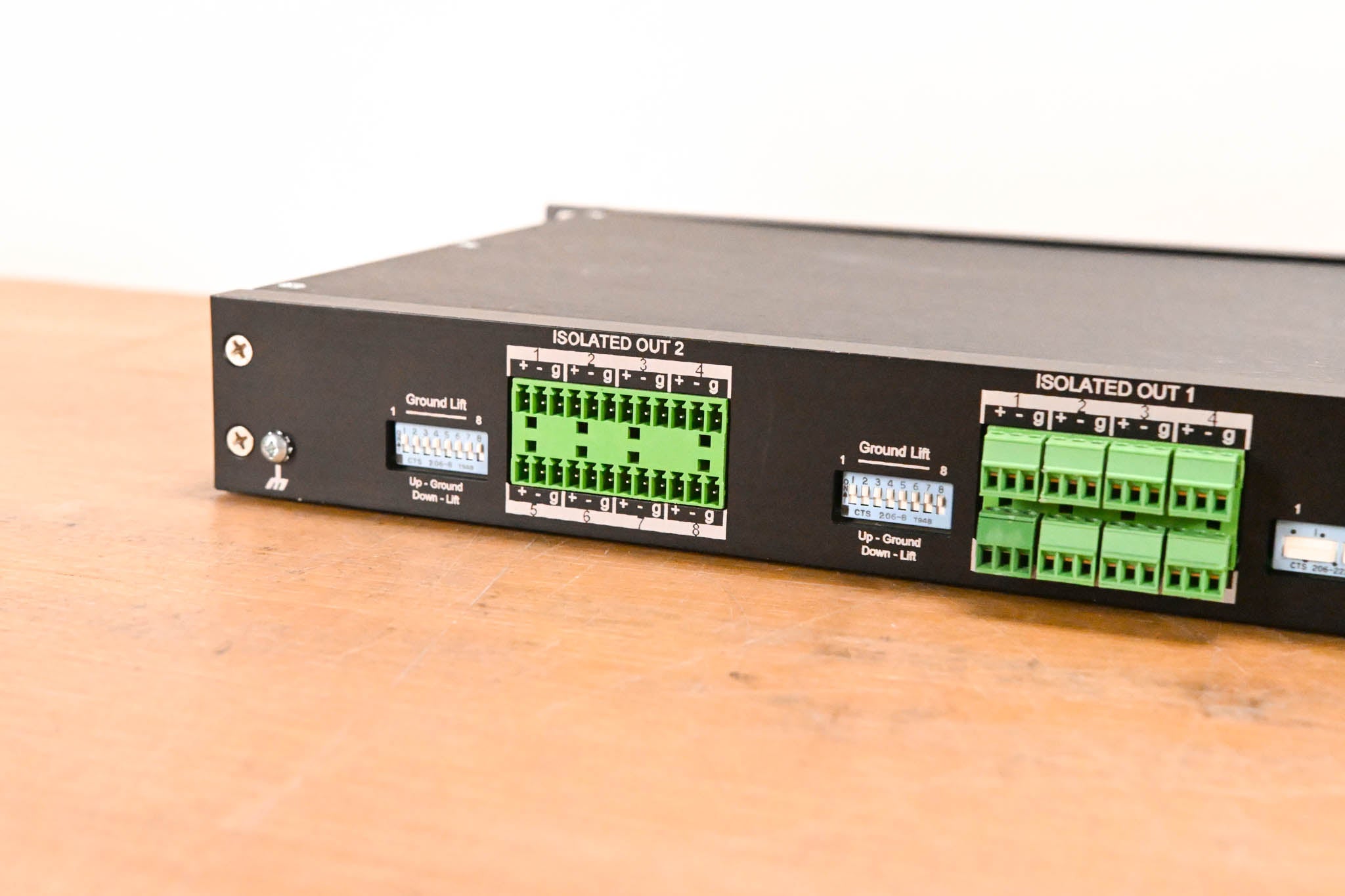 Switchcraft RMAS8C 8-Channel 3-Way Rackmount Mic Splitter with Rear I/O