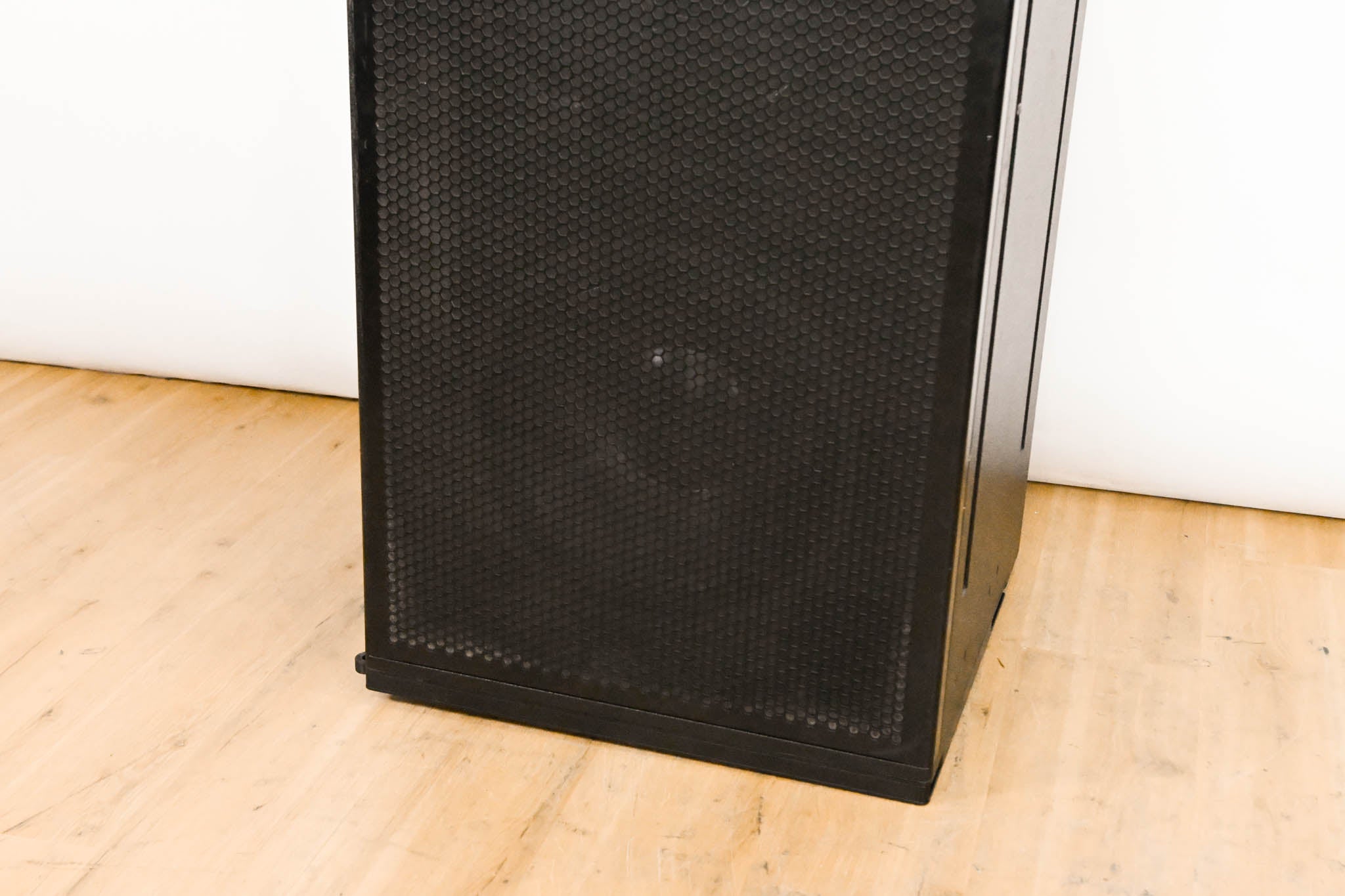 Meyer Sound 600-HP Compact High-Power Subwoofer