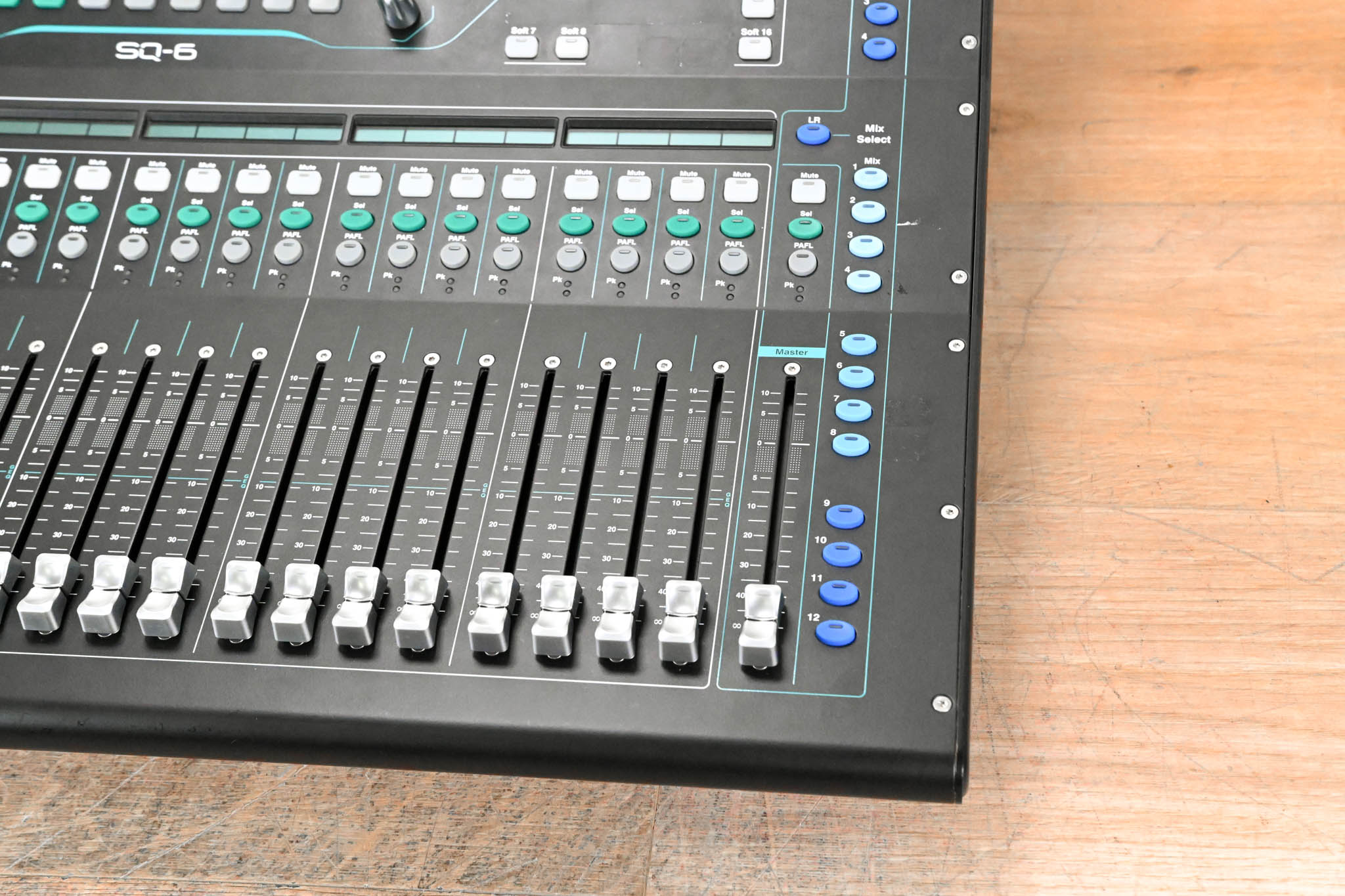 Allen & Heath SQ-6 48-Channel Compact Digital Audio Mixer