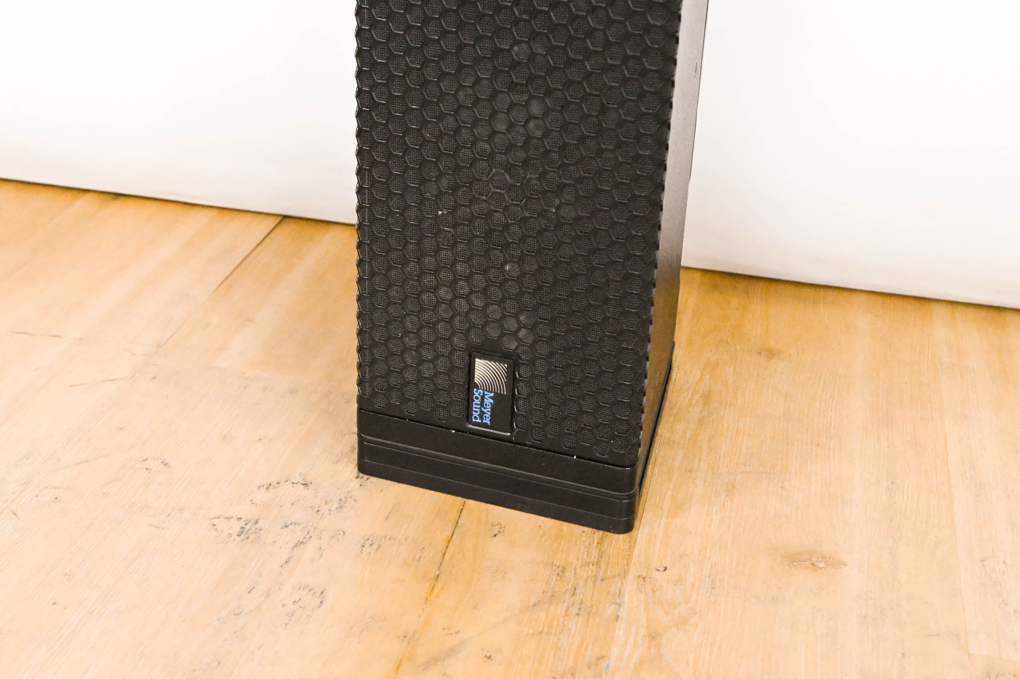Meyer Sound M1D Ultra-Compact Curvilinear Array Loudspeaker