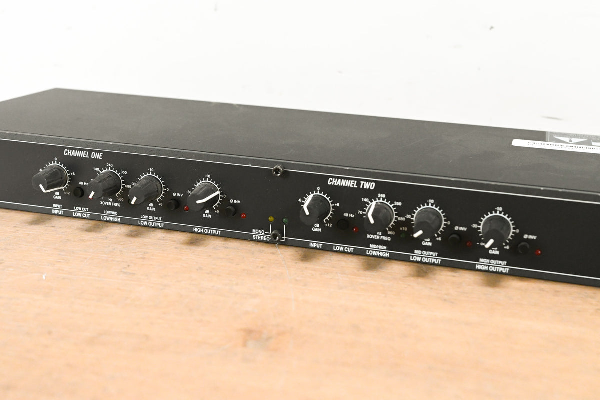 dbx 223 Stereo 2-Way / Mono 3-Way Crossover