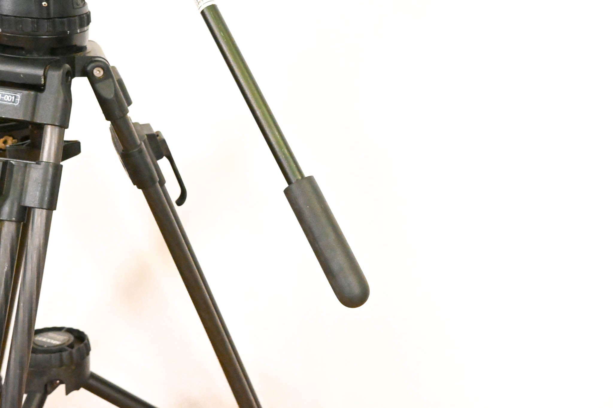 Secced SC-V15/100RP 100mm Fluid Head w/ Tripod Legs, Spreader & Case