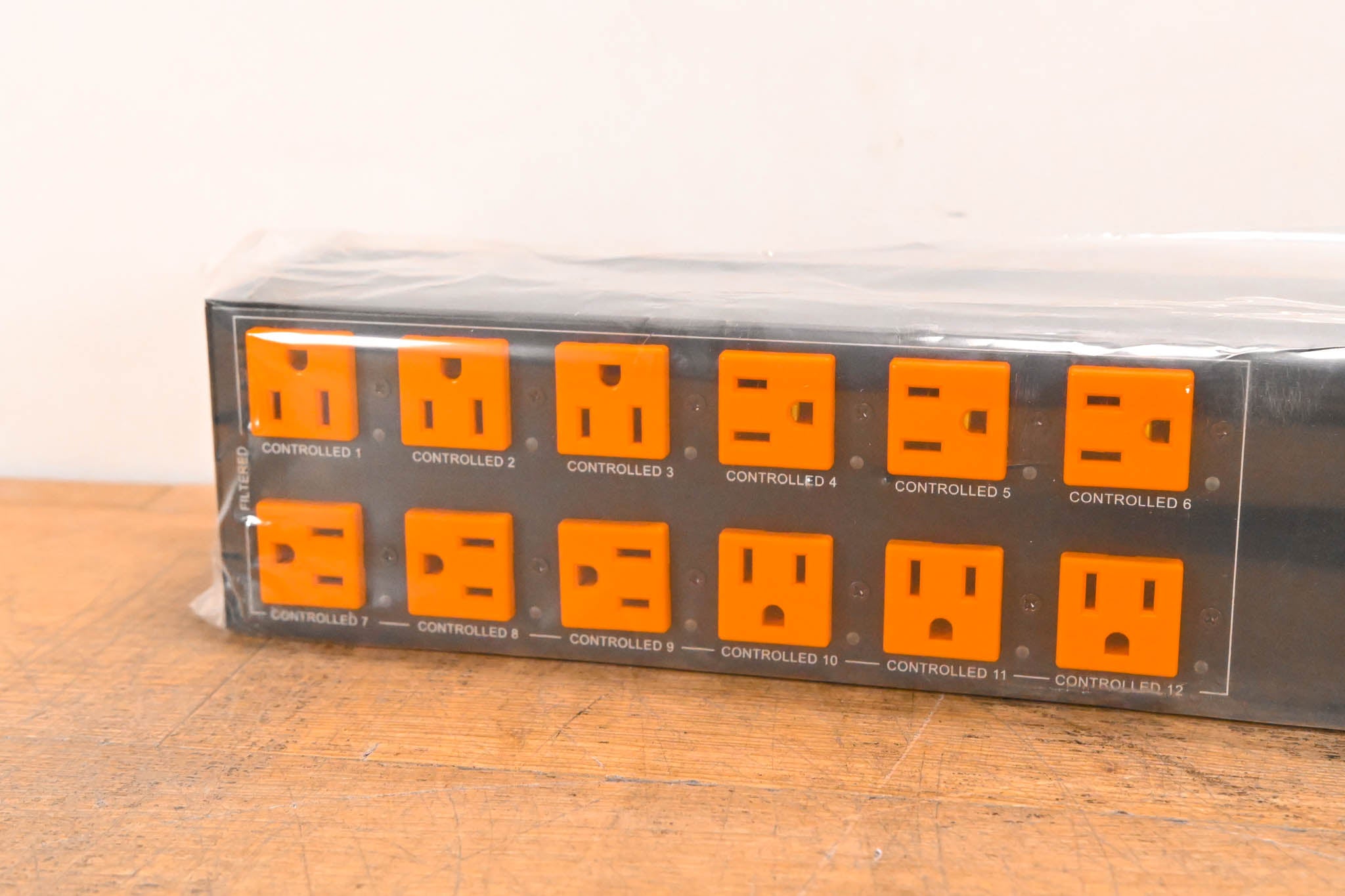 WattBox WB-800-IPVM-12 Rackmount IP Power Conditioner (12 Outlets)