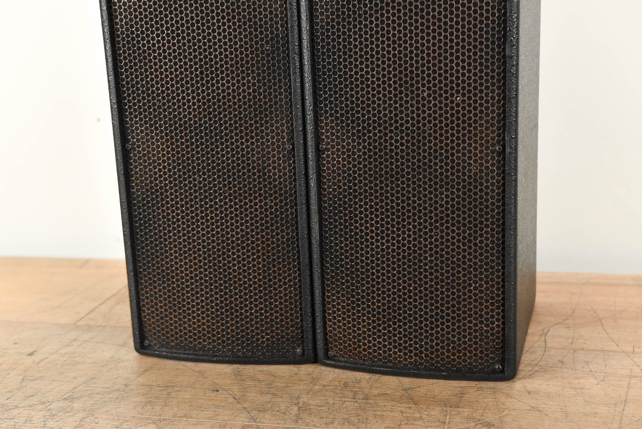 EAW UB52i Two-Way Full Range Passive Loudspeaker (PAIR)