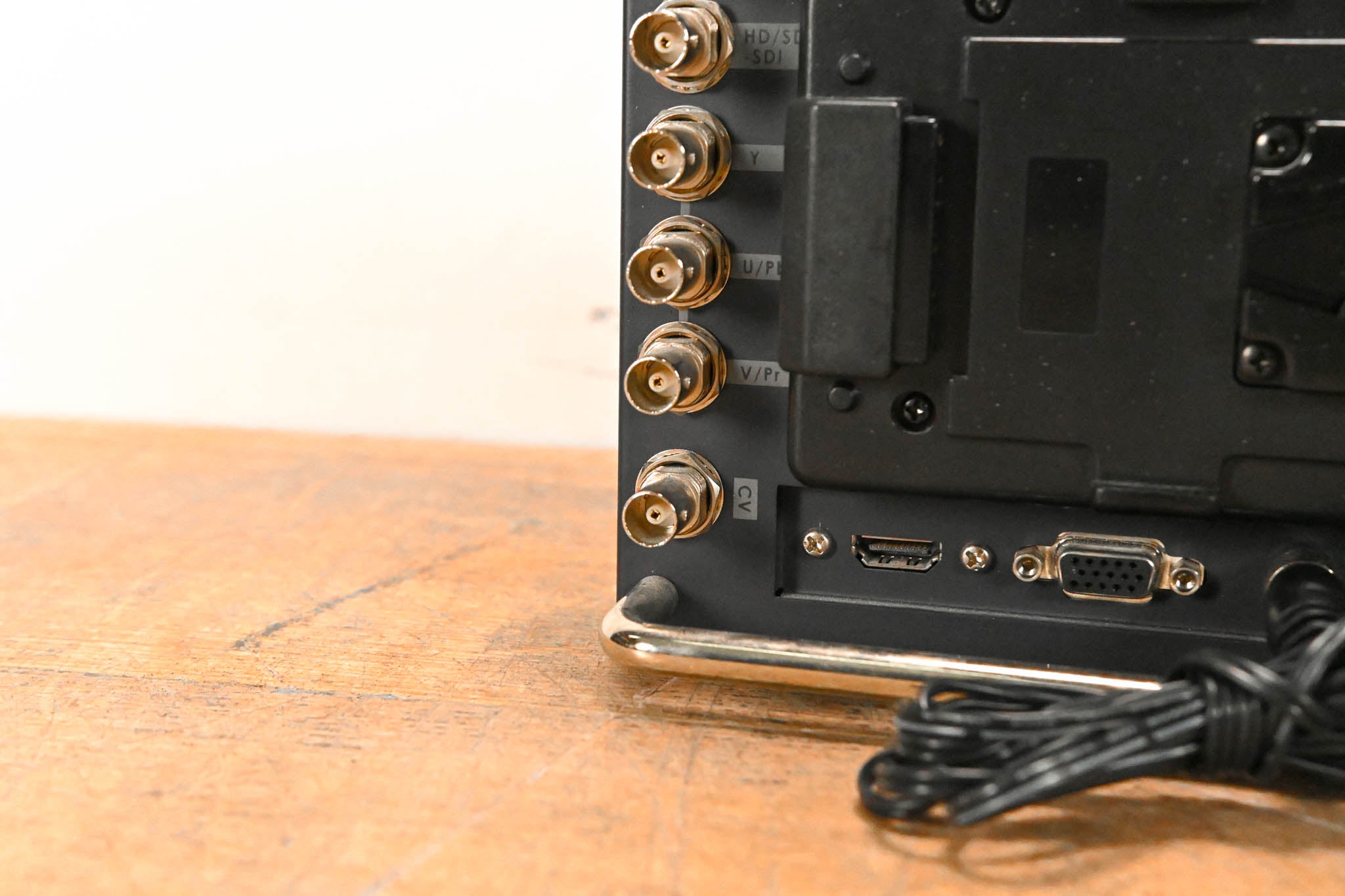 Datavideo TLM-700HD 7" HD/SD TFT LCD Monitor w/ V-Mount Battery Adapter