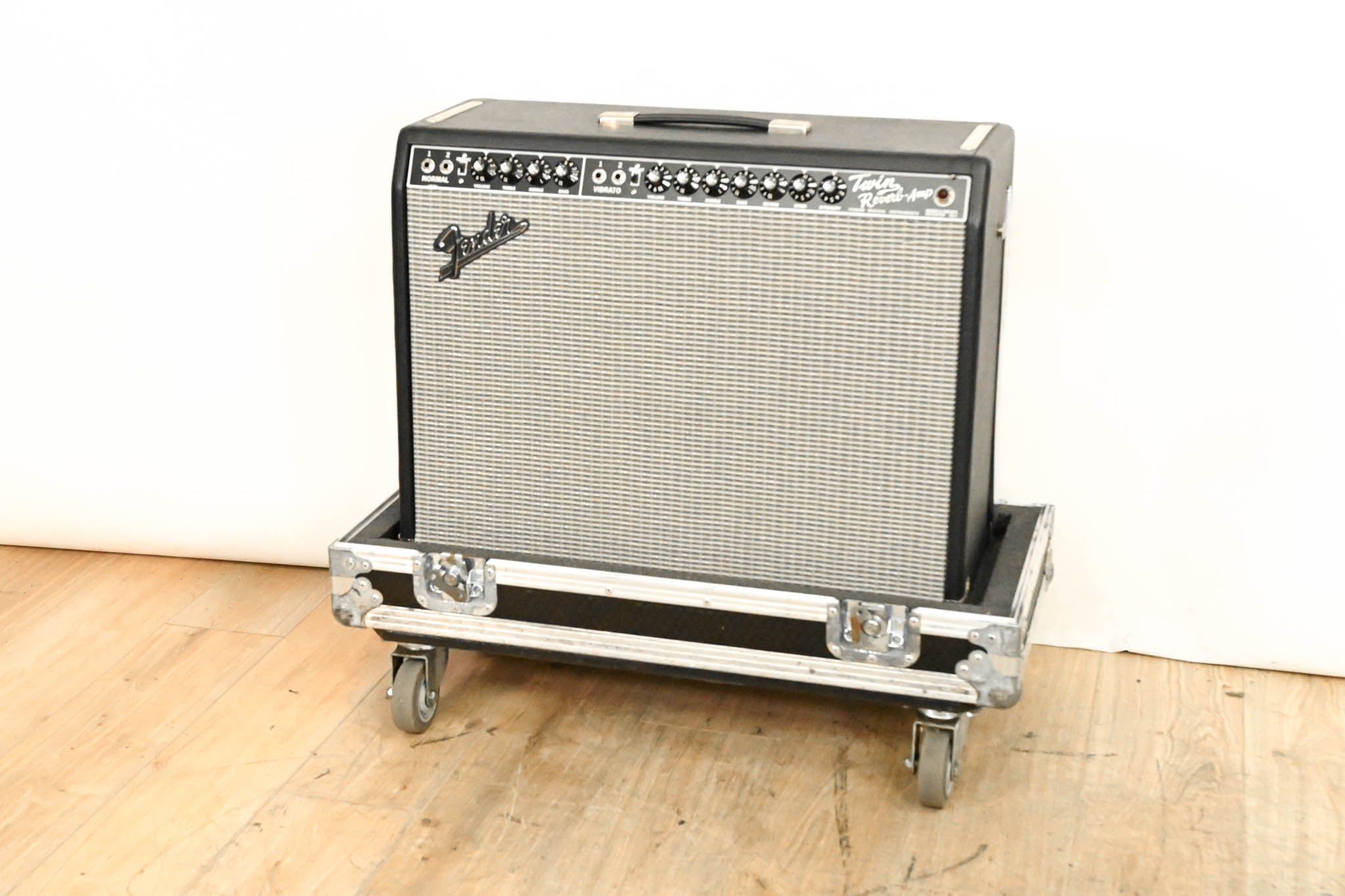 Fender '65 Twin Reverb Reissue 85W 2x12" Guitar Combo Amp with Road Case