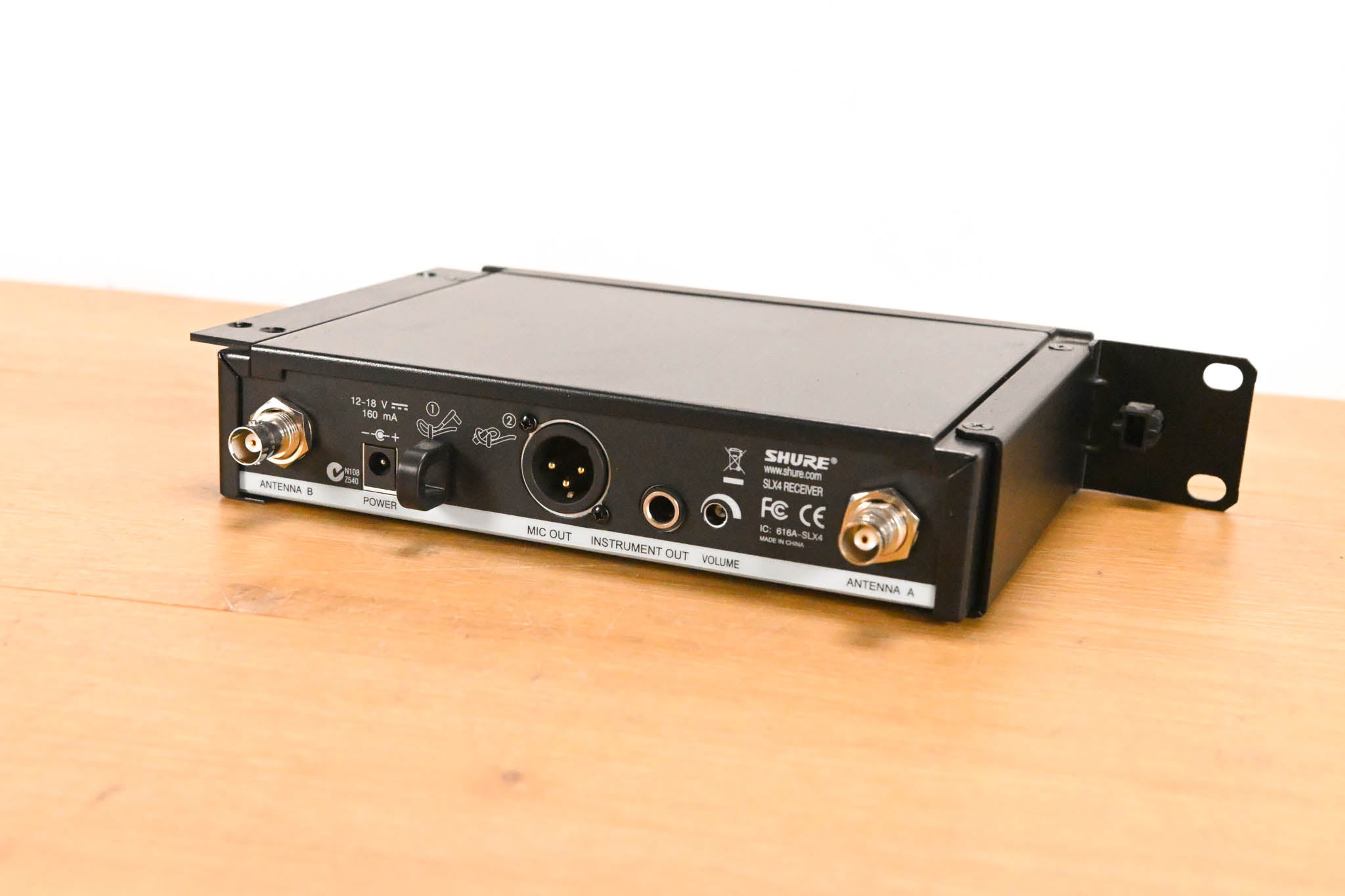 Shure SLX4 Wireless Receiver - H5 Band: 518-542 MHz (NO POWER SUPPLY)