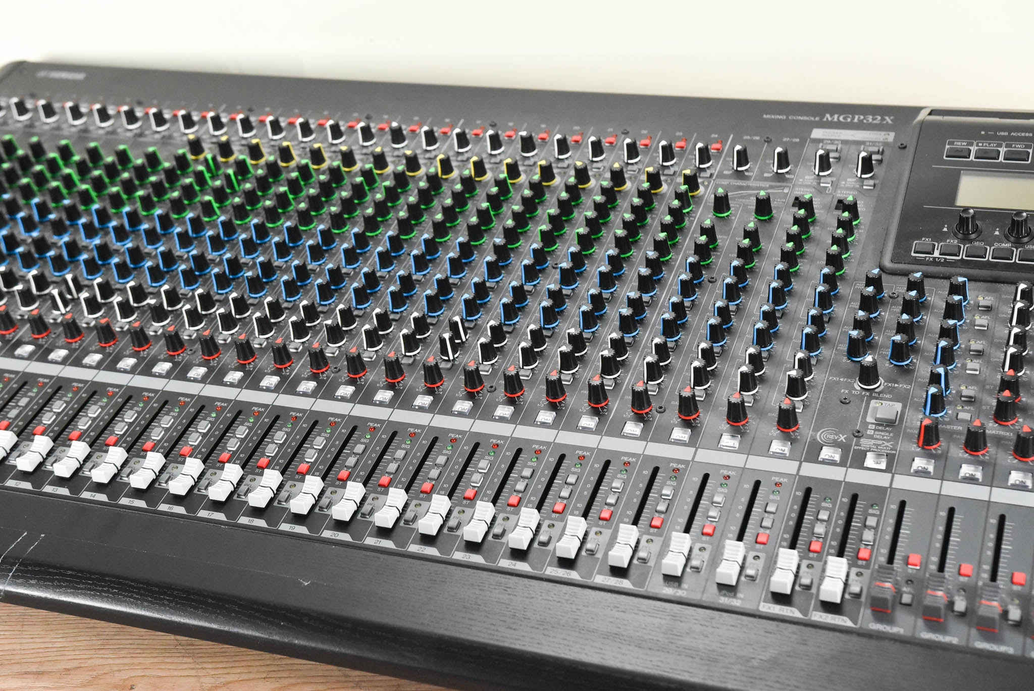 Yamaha MGP32X 32-CH Analog Mixing Console w/ DSP Effects