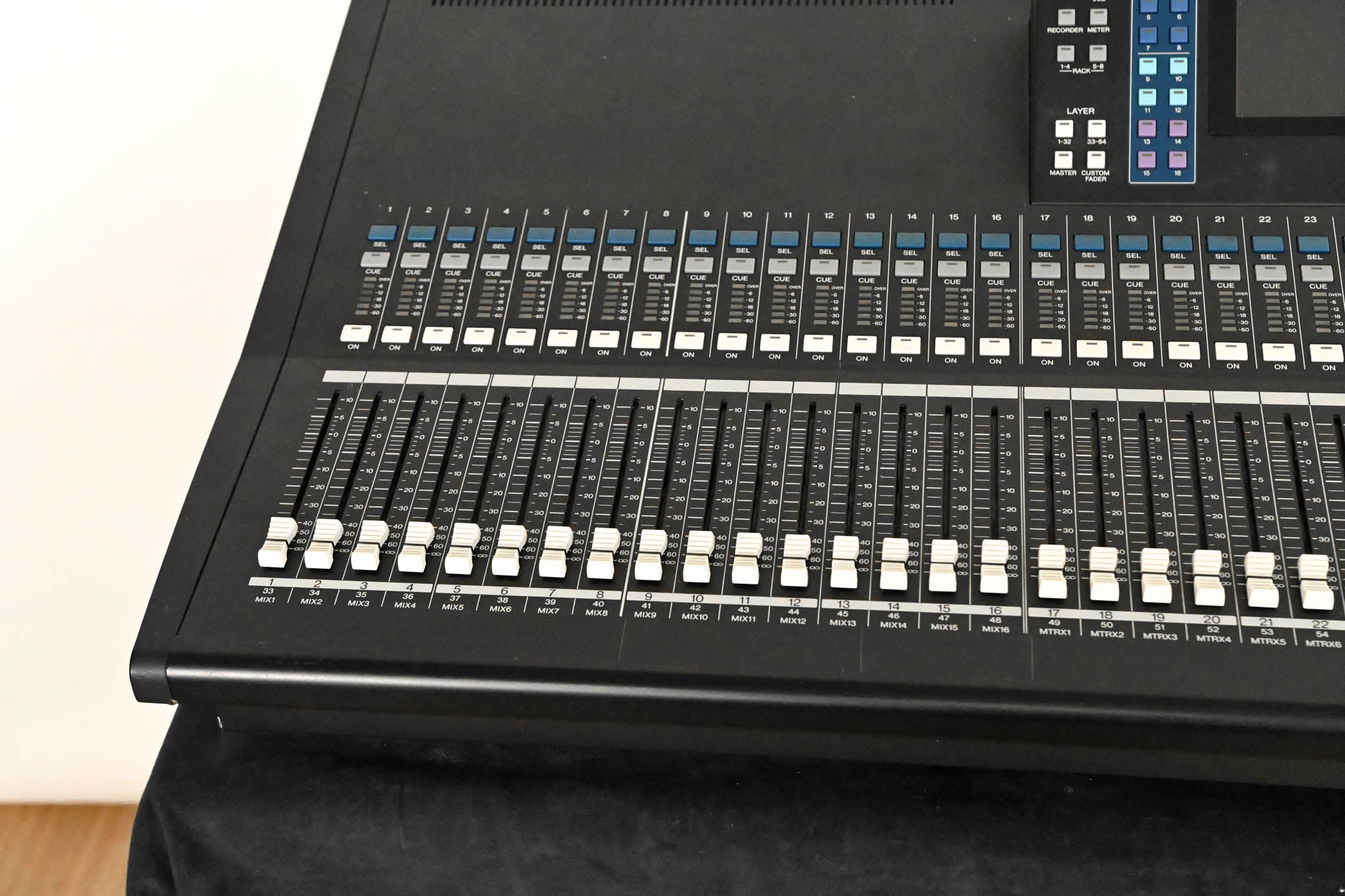 Yamaha LS9-32 32-Input Digital Mixing Console