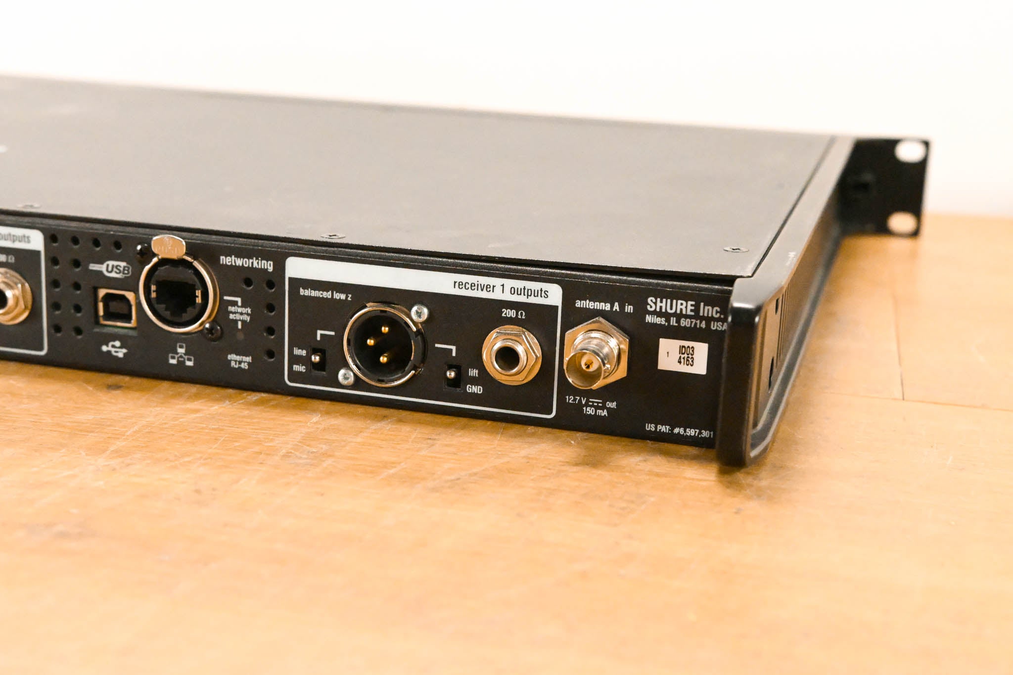 Shure UR4D Dual Wireless Receiver - G1 Band - 470-530 MHz