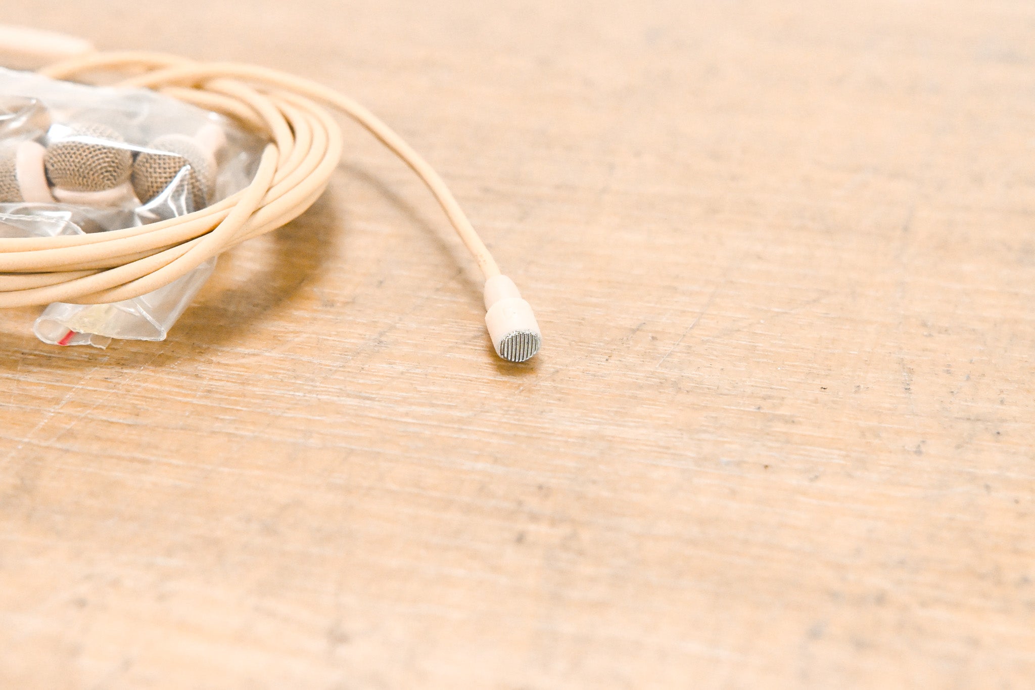 Sennheiser MKE 2 Lavalier Lapel Mic w/ Locking 3.5mm Connector - Beige