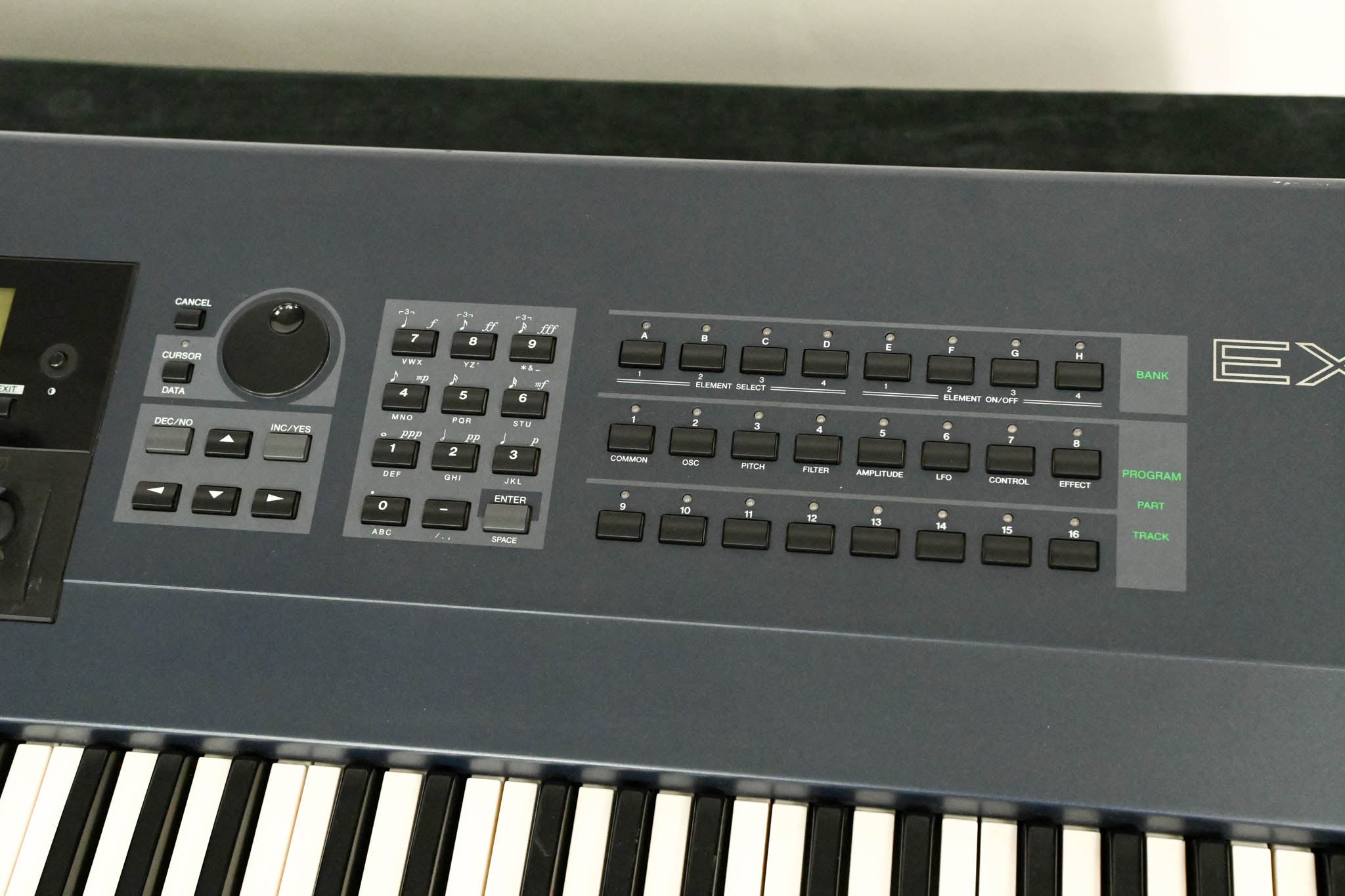 Yamaha EX5 76-key Synthesizer Workstation