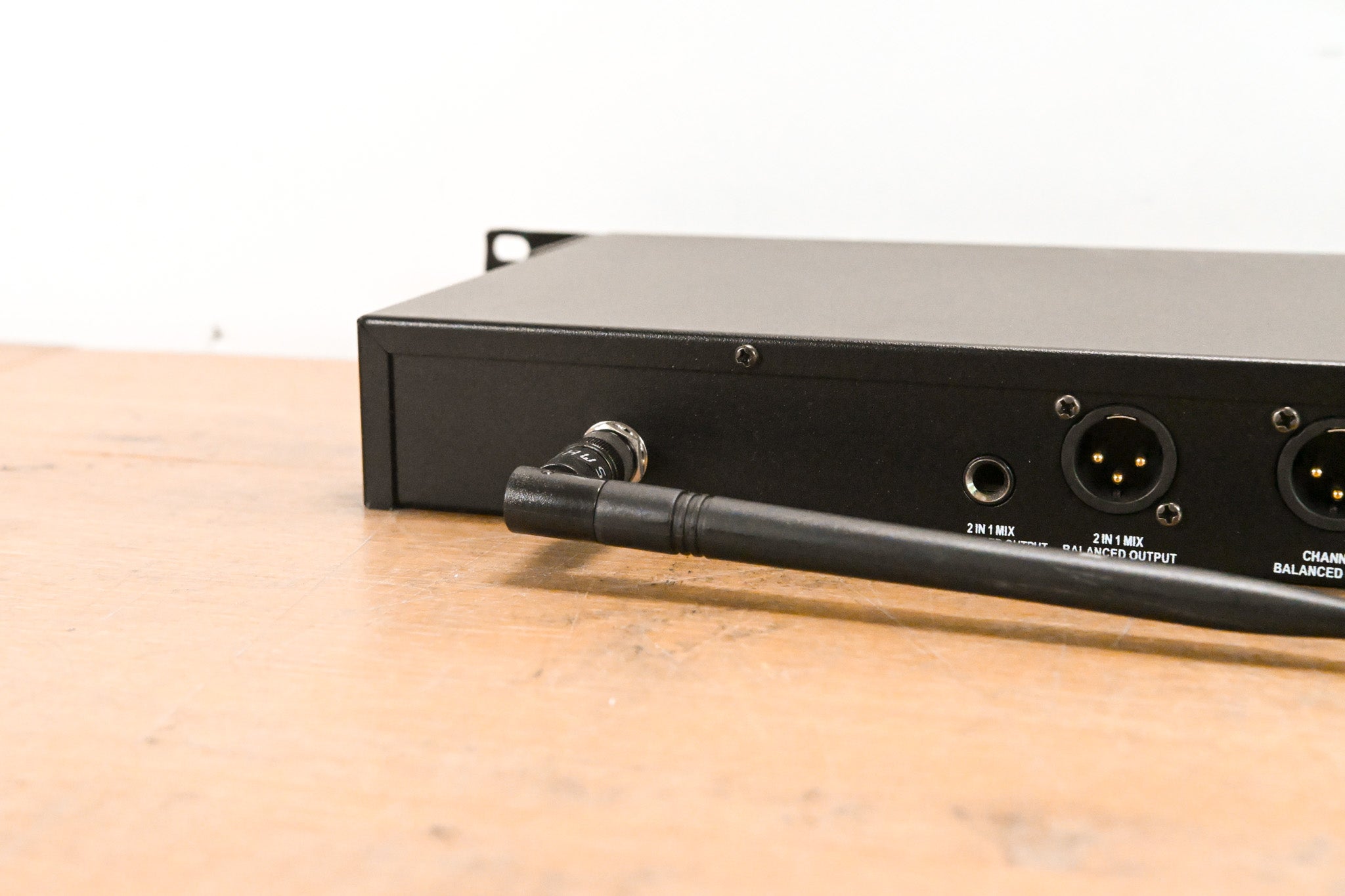 Airwave Technologies AT-4200 Wireless Receiver: 514-542 MHz (NO PSU)